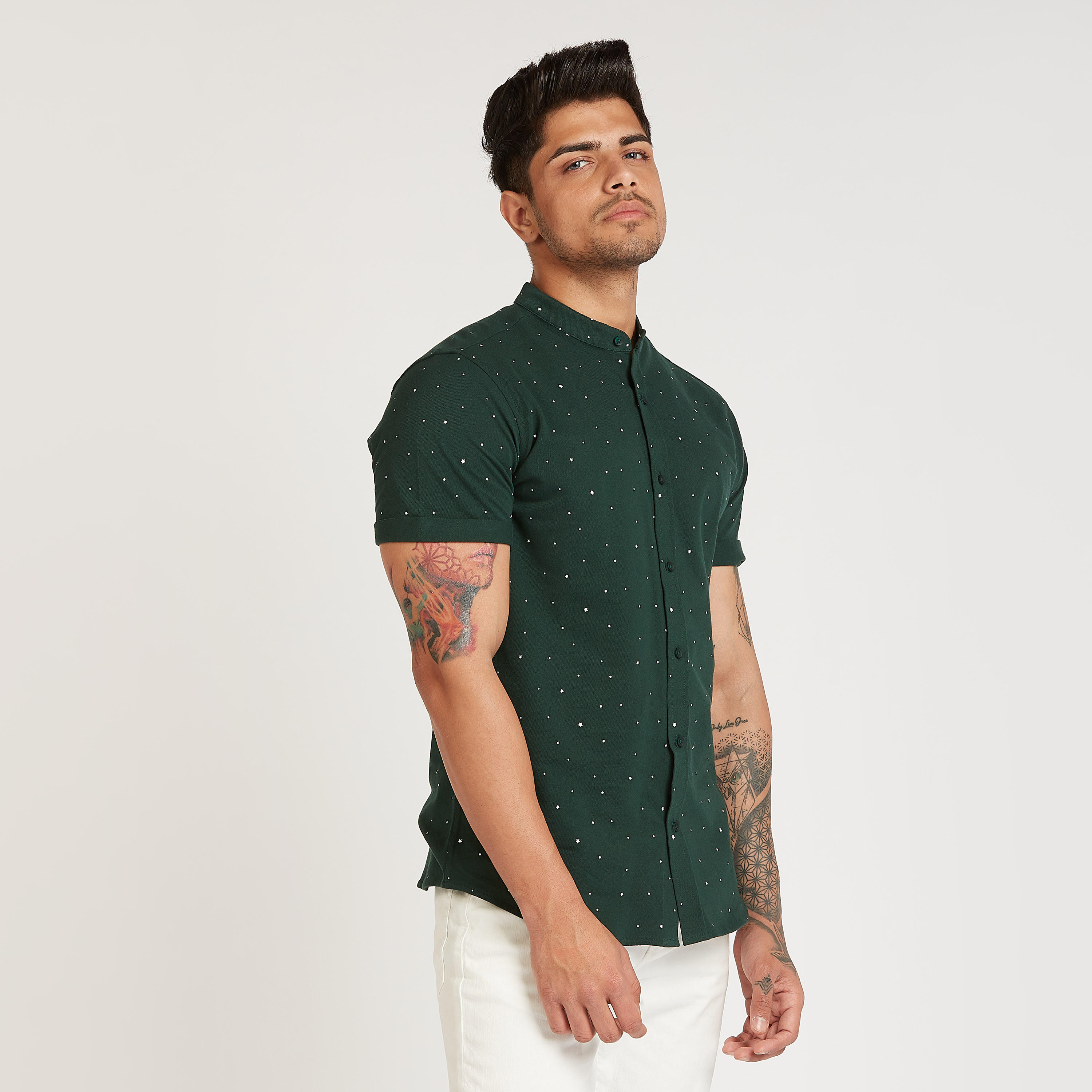 تيشيرت بقصة سليم بطبعات و بياقة ماندارين وأكمام قصيرة-men-clothing-shirts-image-5