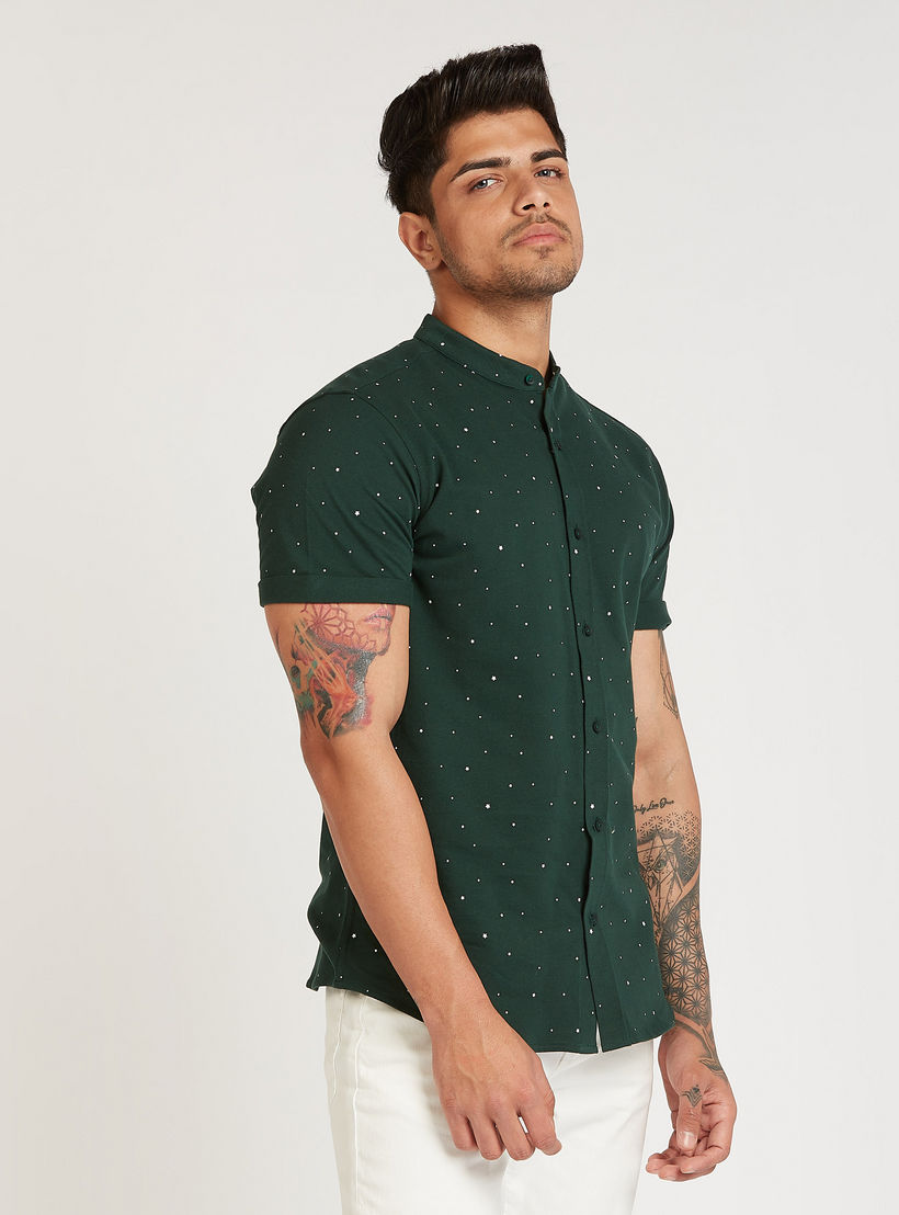 تيشيرت بقصة سليم بطبعات و بياقة ماندارين وأكمام قصيرة-men-clothing-shirts-image-5