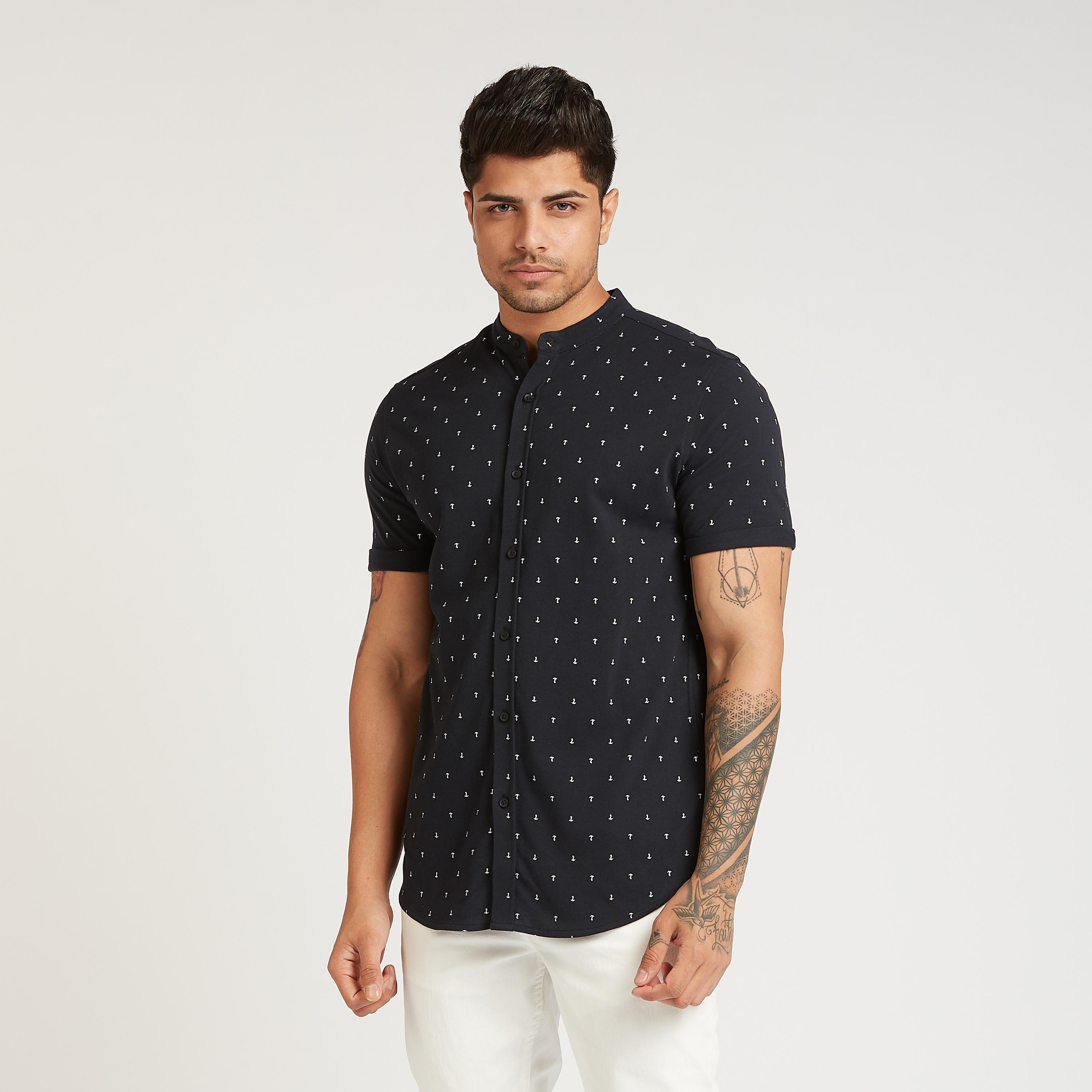 قميص بقصة سليم بياقة ماندارين وأكمام قصيرة و طبعات من آيكونيك-men-clothing-shirts-image-1