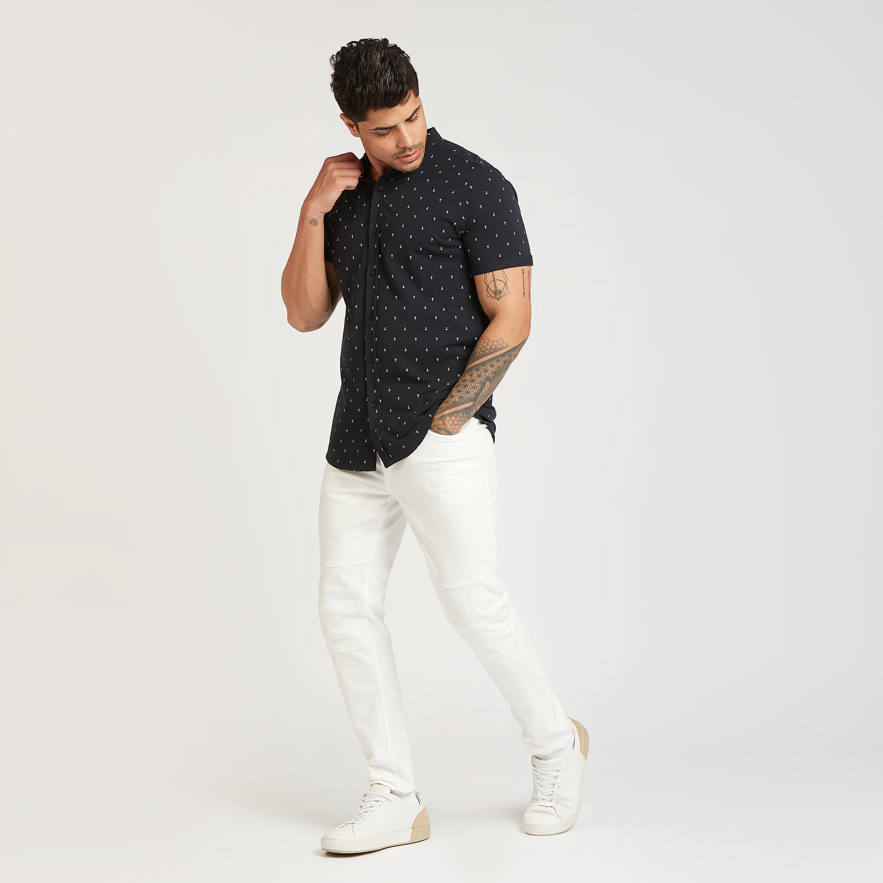 قميص بقصة سليم بياقة ماندارين وأكمام قصيرة و طبعات من آيكونيك-men-clothing-shirts-image-2