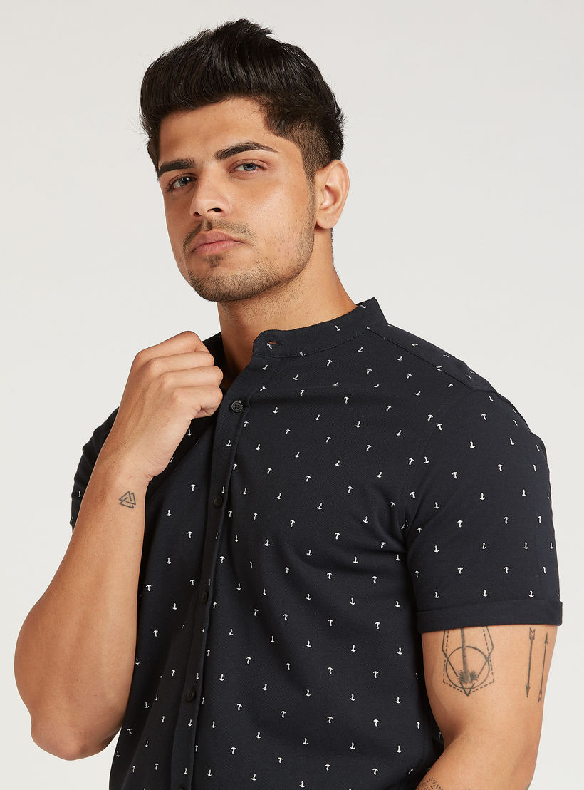 قميص بقصة سليم بياقة ماندارين وأكمام قصيرة و طبعات من آيكونيك-men-clothing-shirts-image-3