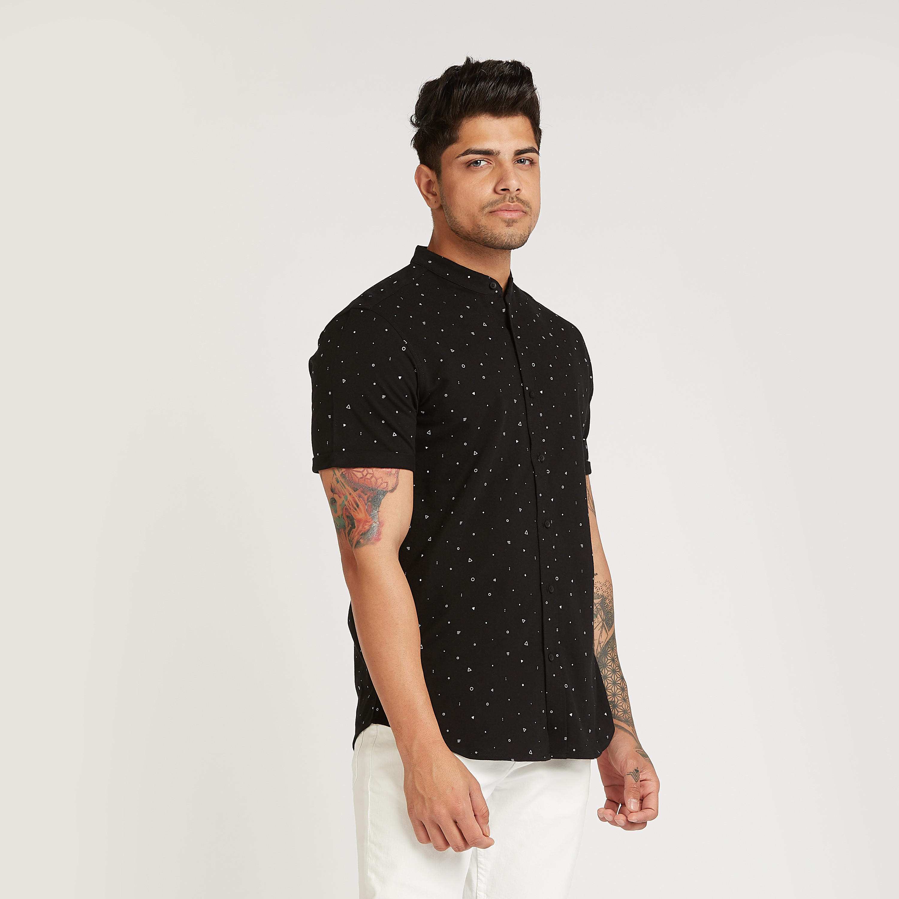 قميص سليم بياقة ماندارين وأكمام قصيرة و طبعات من آيكونيك-men-clothing-shirts-image-5