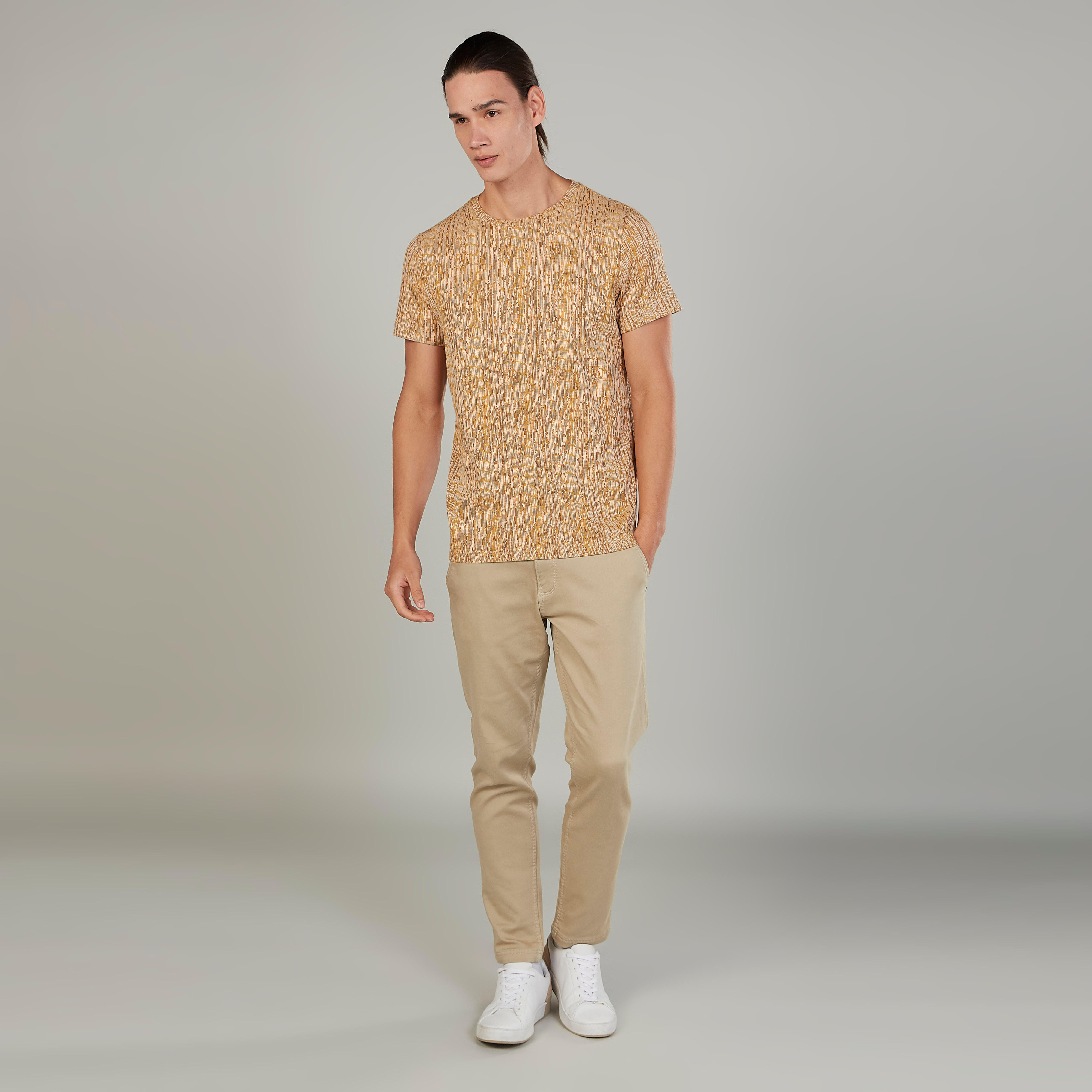 تيشيرت سليم بياقة ضيّقة وأكمام قصيرة وطبعات من آيكونيك-men-clothing-tshirtsandpolos-tshirts-image-2