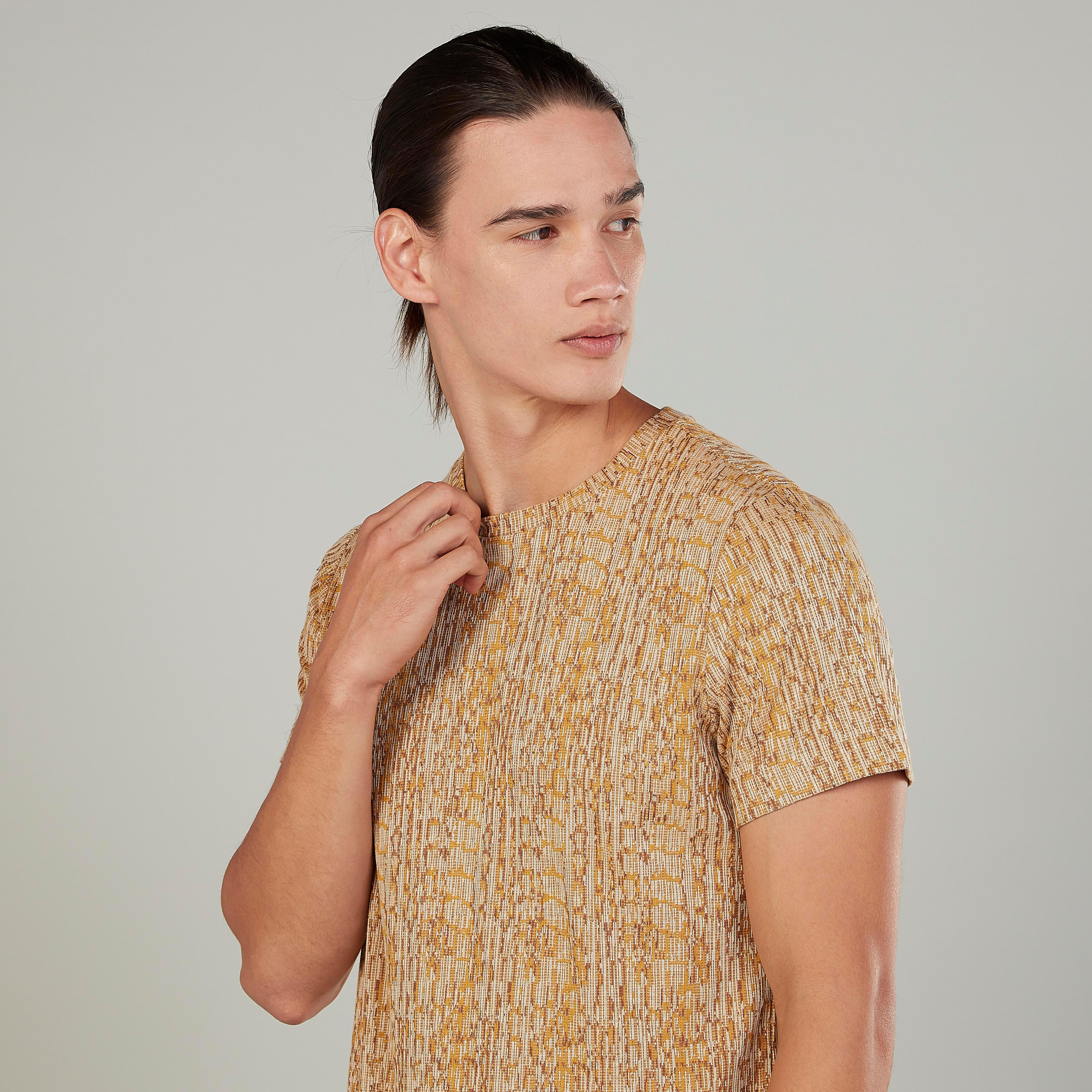 تيشيرت سليم بياقة ضيّقة وأكمام قصيرة وطبعات من آيكونيك-men-clothing-tshirtsandpolos-tshirts-image-3