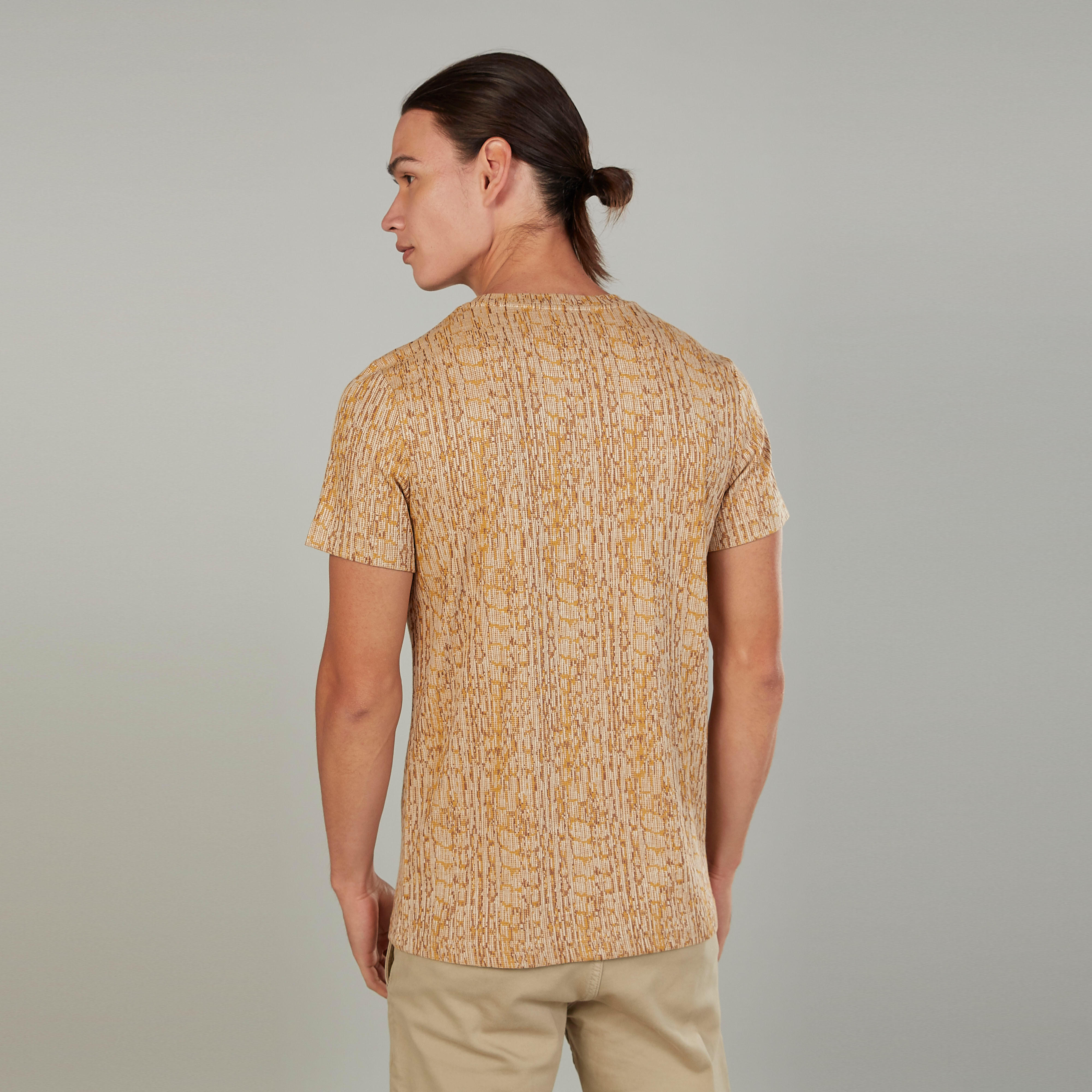 تيشيرت سليم بياقة ضيّقة وأكمام قصيرة وطبعات من آيكونيك-men-clothing-tshirtsandpolos-tshirts-image-4
