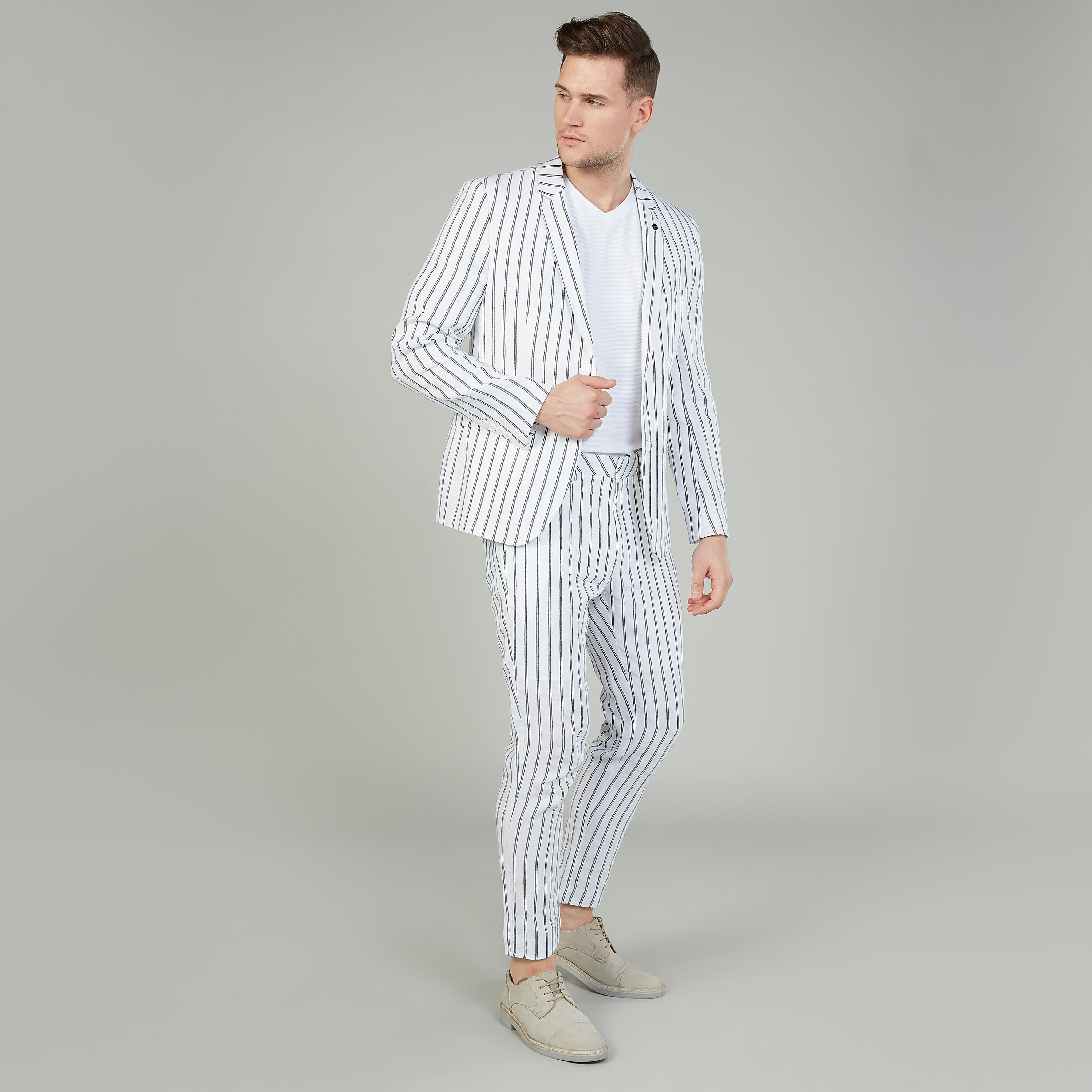 بنطلون كتّان مقلّم بقصّة سليم وخصر متوسط الارتفاع وتفاصيل جيب-men-clothing-bottoms-trousersandchinos-trousers-image-2