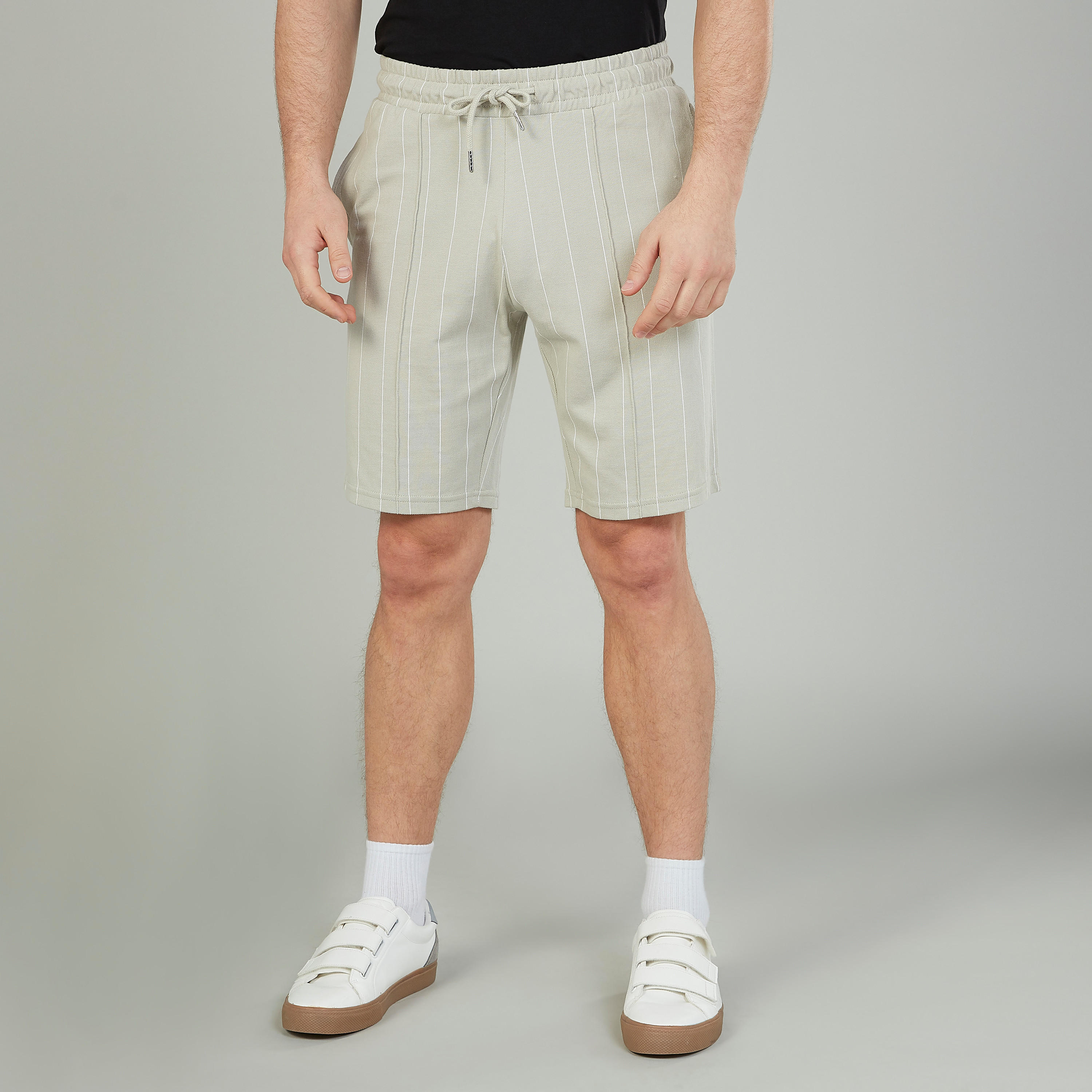 شورت سليم بارز الملمس وخصر متوسط الارتفاع وجيوب من آيكونيك-men-clothing-bottoms-shorts-image-1