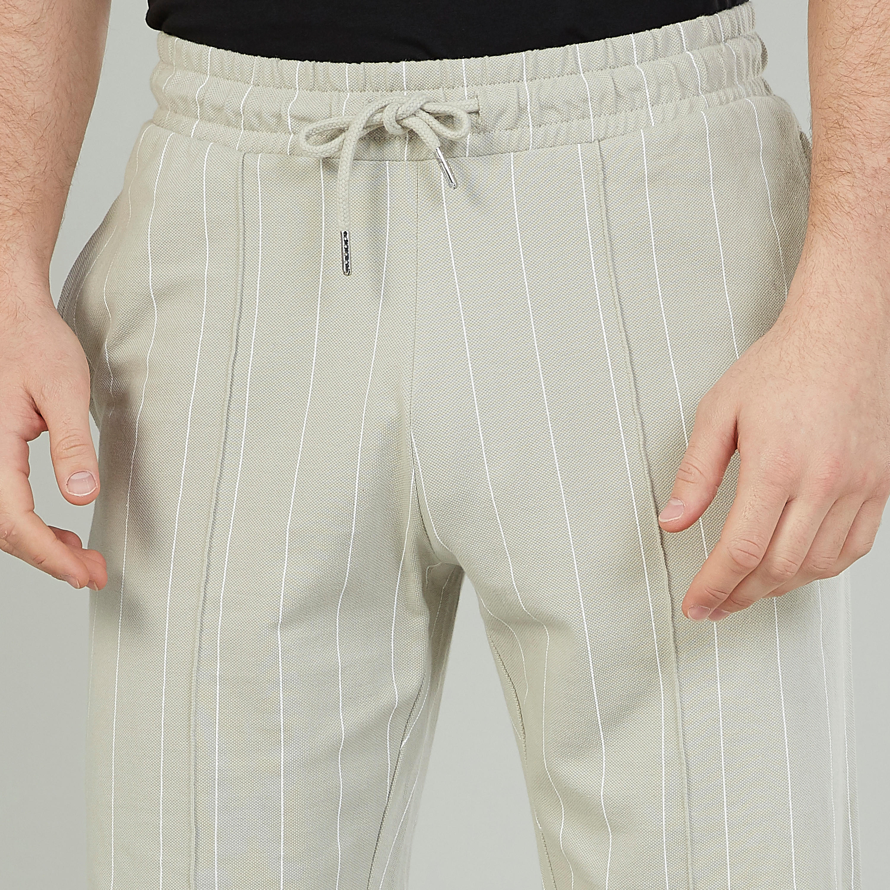 شورت سليم بارز الملمس وخصر متوسط الارتفاع وجيوب من آيكونيك-men-clothing-bottoms-shorts-image-3