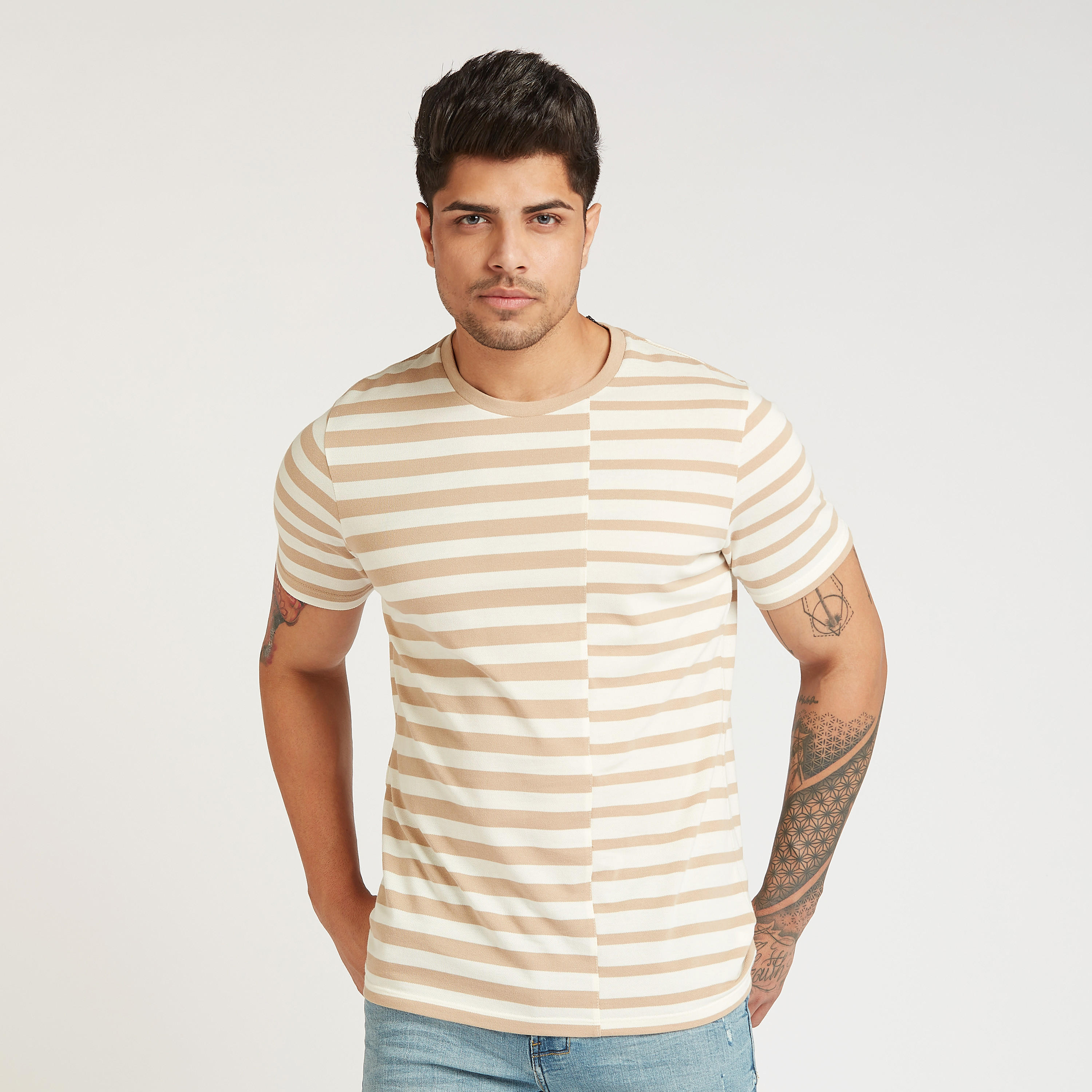 تيشيرت بقصة سليم مخطط بياقة ضيّقة وأكمام قصيرة من آيكونيك-men-clothing-tshirtsandpolos-tshirts-image-1