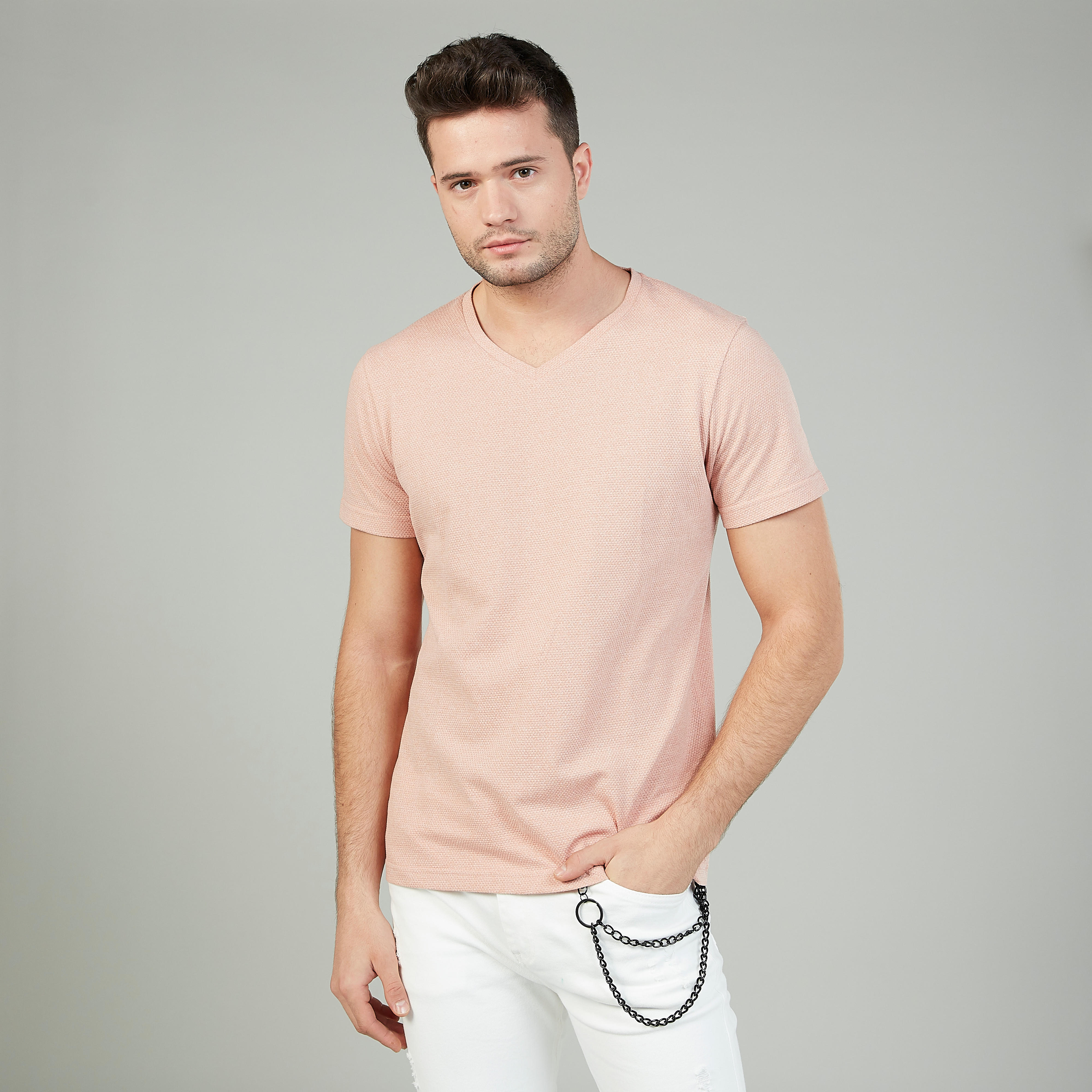 تيشيرت سليم بارز الملمس بياقة v وأكمام قصيرة-men-clothing-tshirtsandpolos-tshirts-image-1