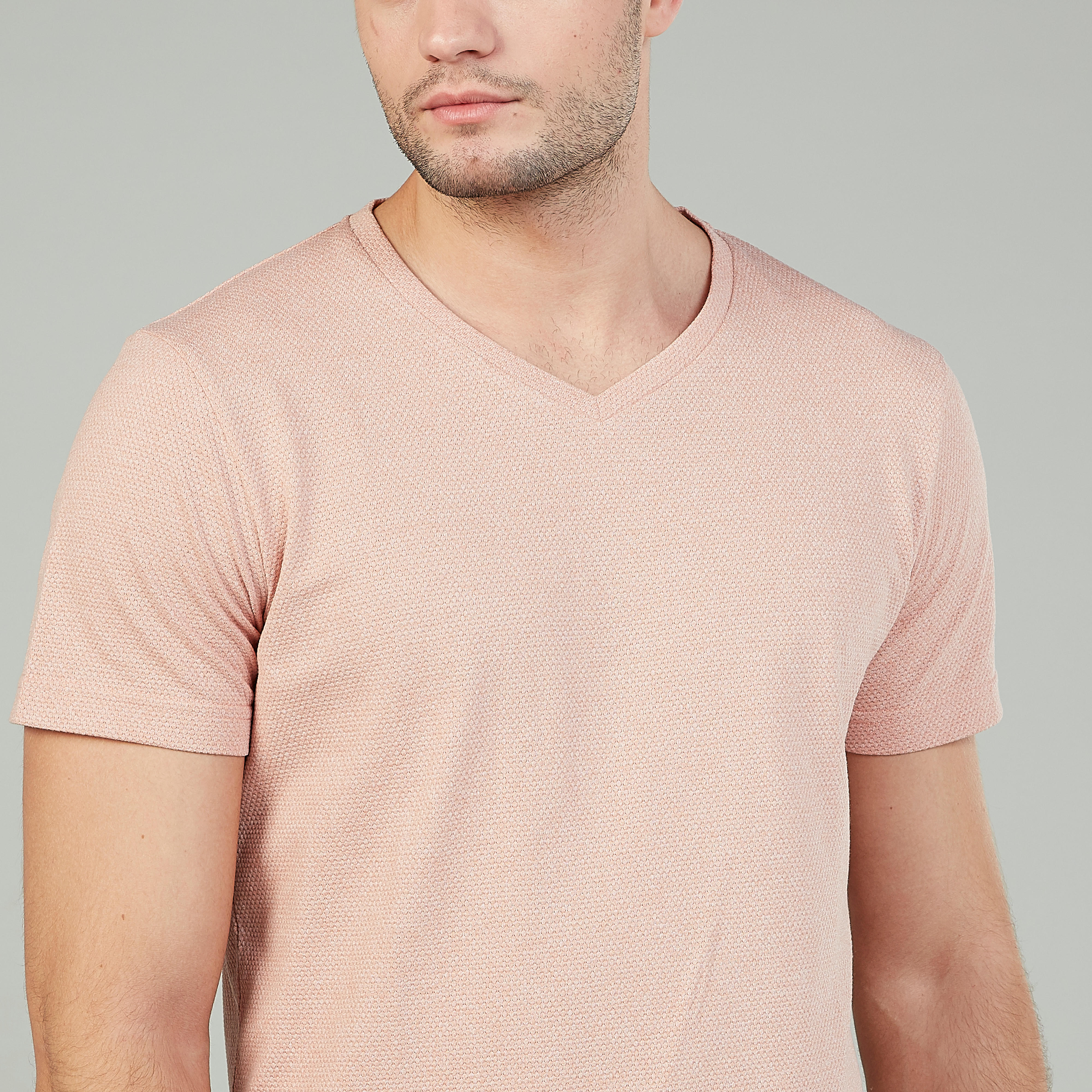تيشيرت سليم بارز الملمس بياقة v وأكمام قصيرة-men-clothing-tshirtsandpolos-tshirts-image-3