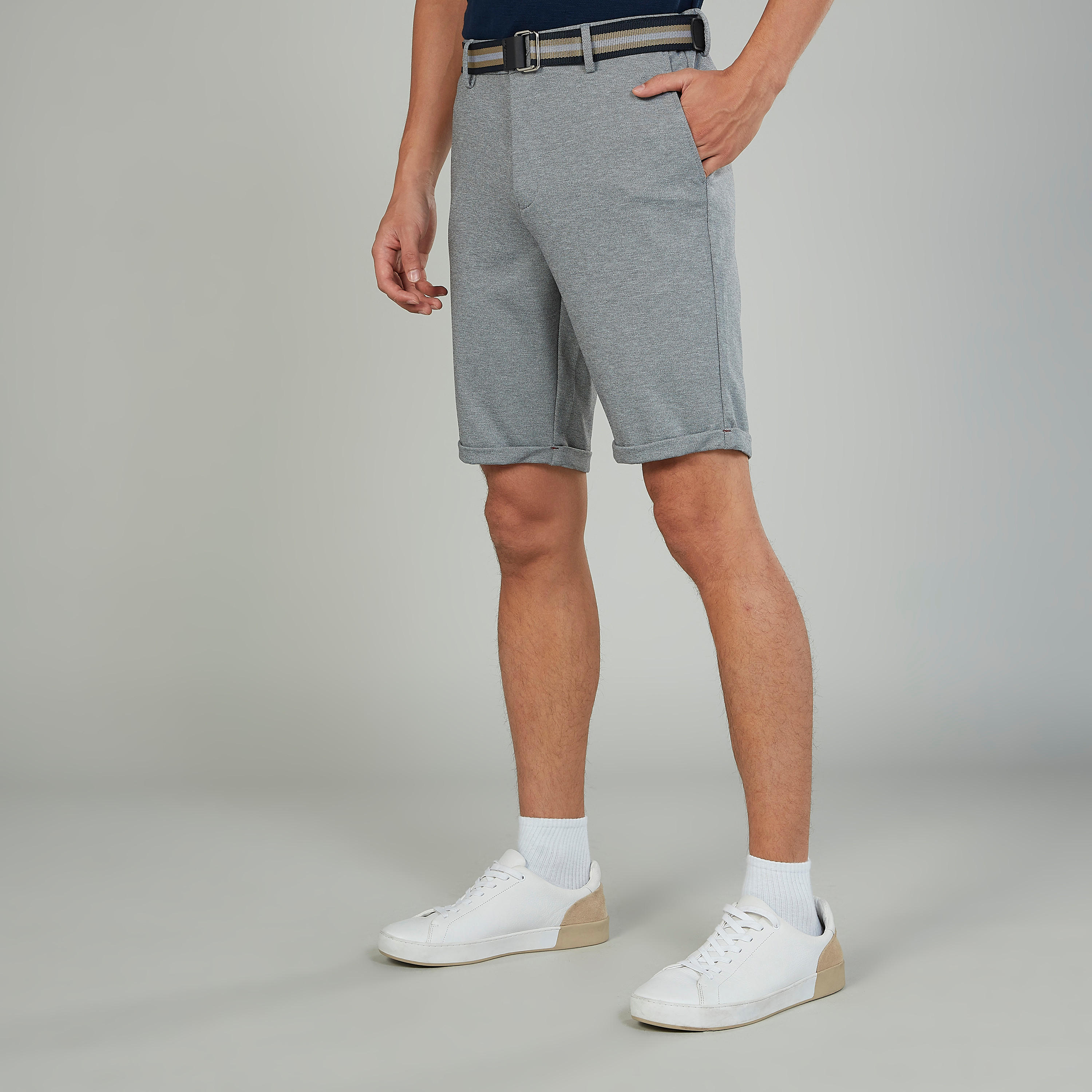شورت سادة بتفاصيل جيوب ورباط من آيكونيك-men-clothing-bottoms-shorts-image-1