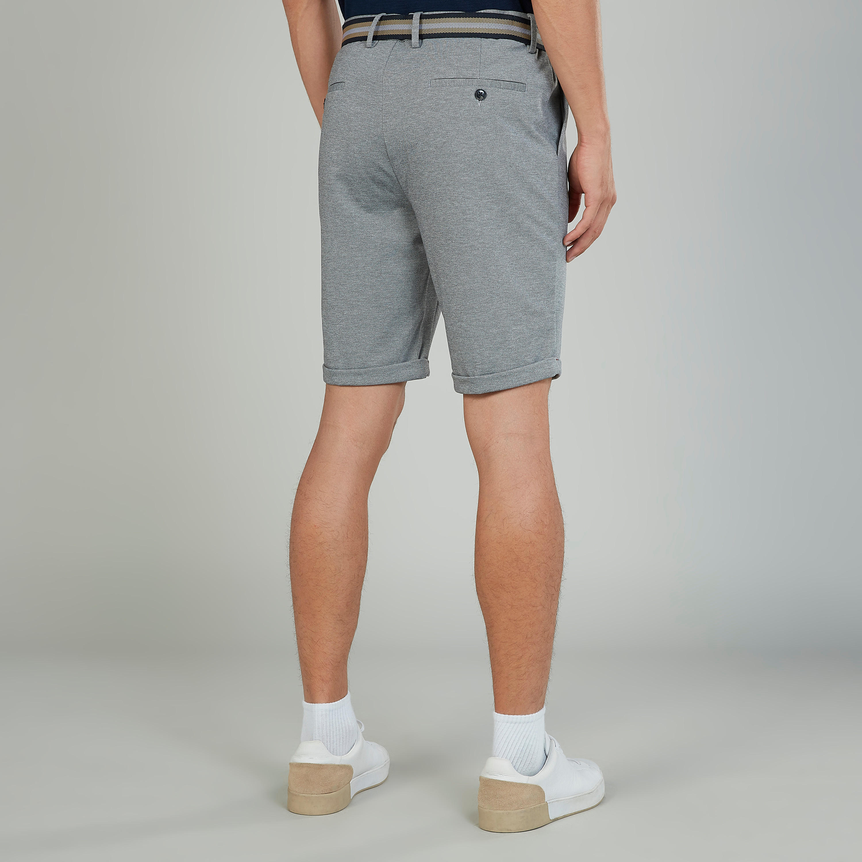 شورت سادة بتفاصيل جيوب ورباط من آيكونيك-men-clothing-bottoms-shorts-image-4