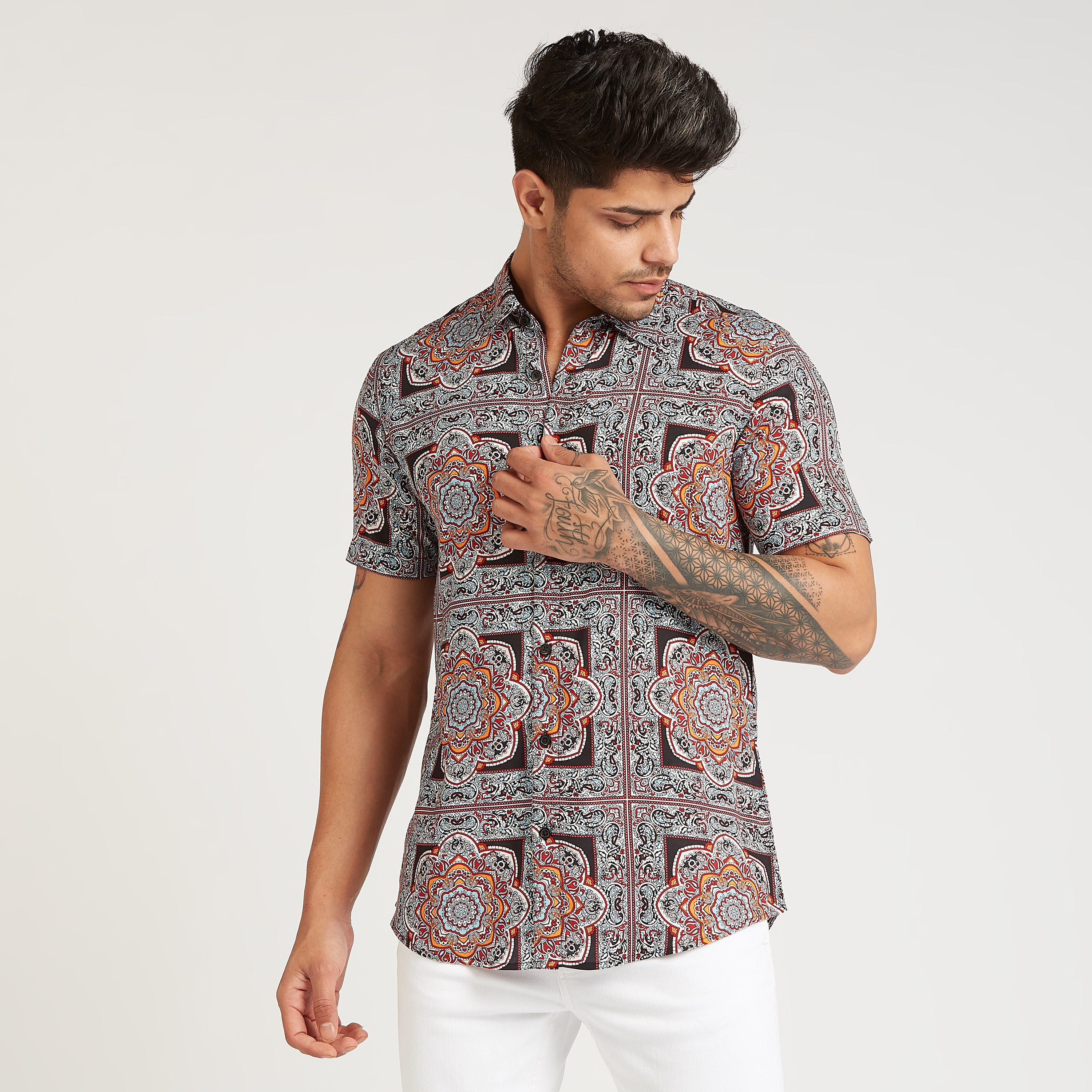 تيشيرت بقصة سليم بأكمام قصيرة وطبعات من آيكونيك-men-clothing-shirts-image-1