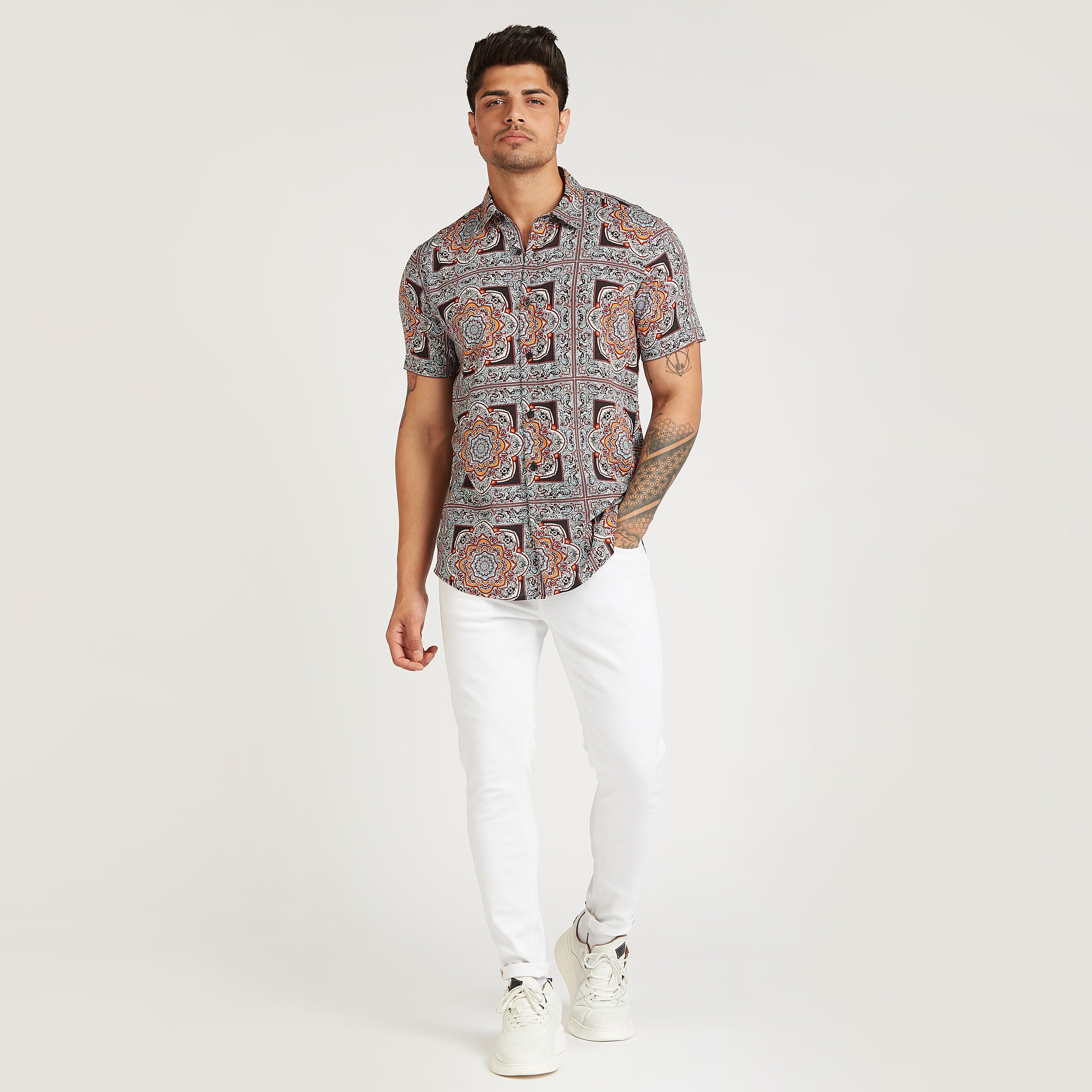 تيشيرت بقصة سليم بأكمام قصيرة وطبعات من آيكونيك-men-clothing-shirts-image-2
