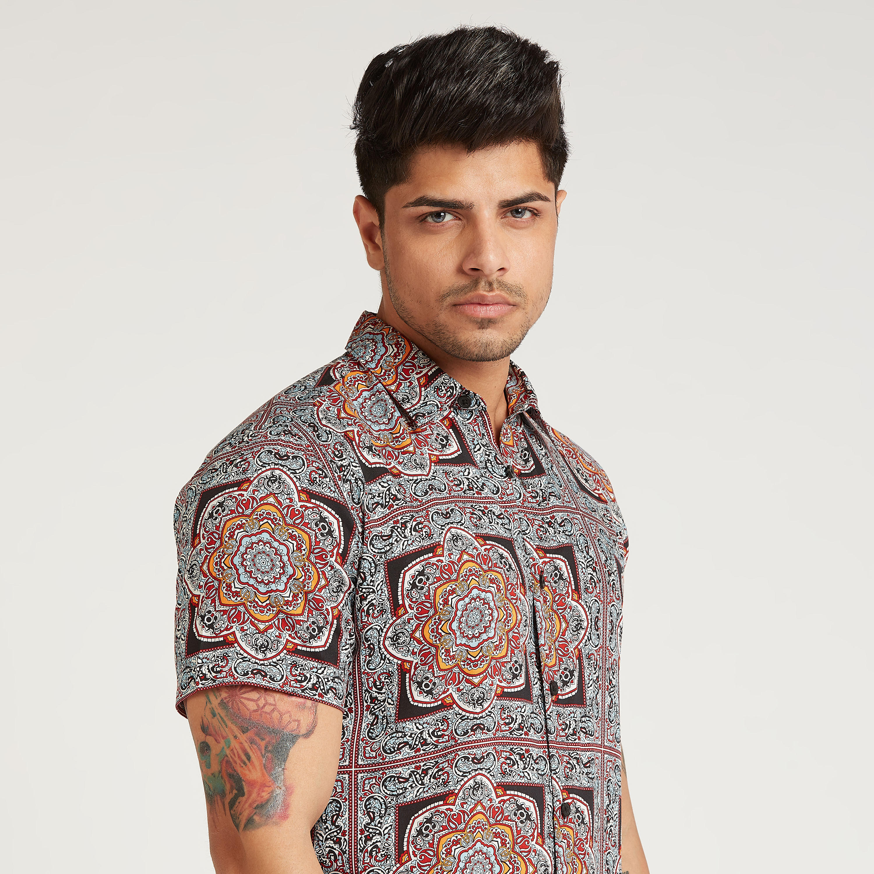 تيشيرت بقصة سليم بأكمام قصيرة وطبعات من آيكونيك-men-clothing-shirts-image-3
