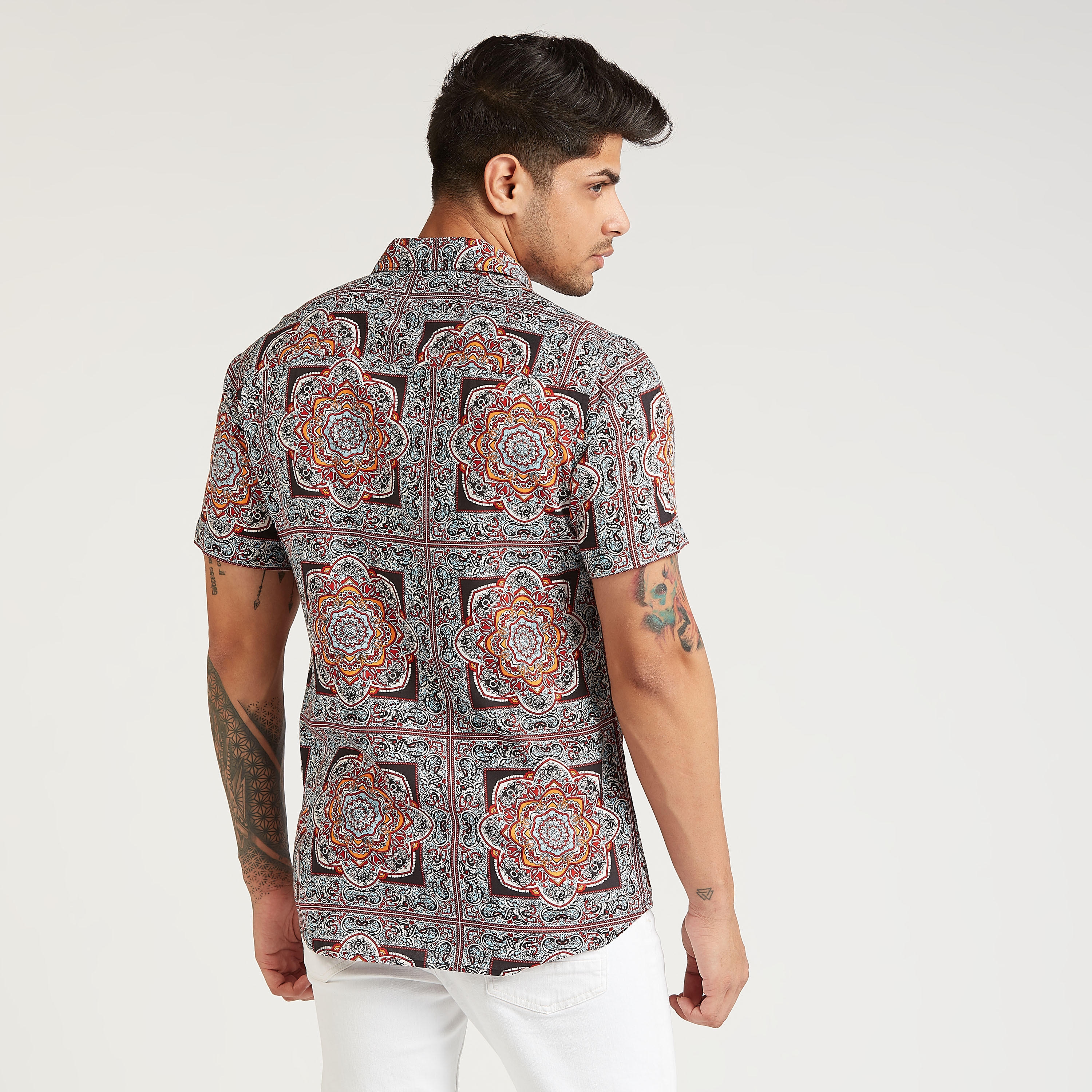تيشيرت بقصة سليم بأكمام قصيرة وطبعات من آيكونيك-men-clothing-shirts-image-4