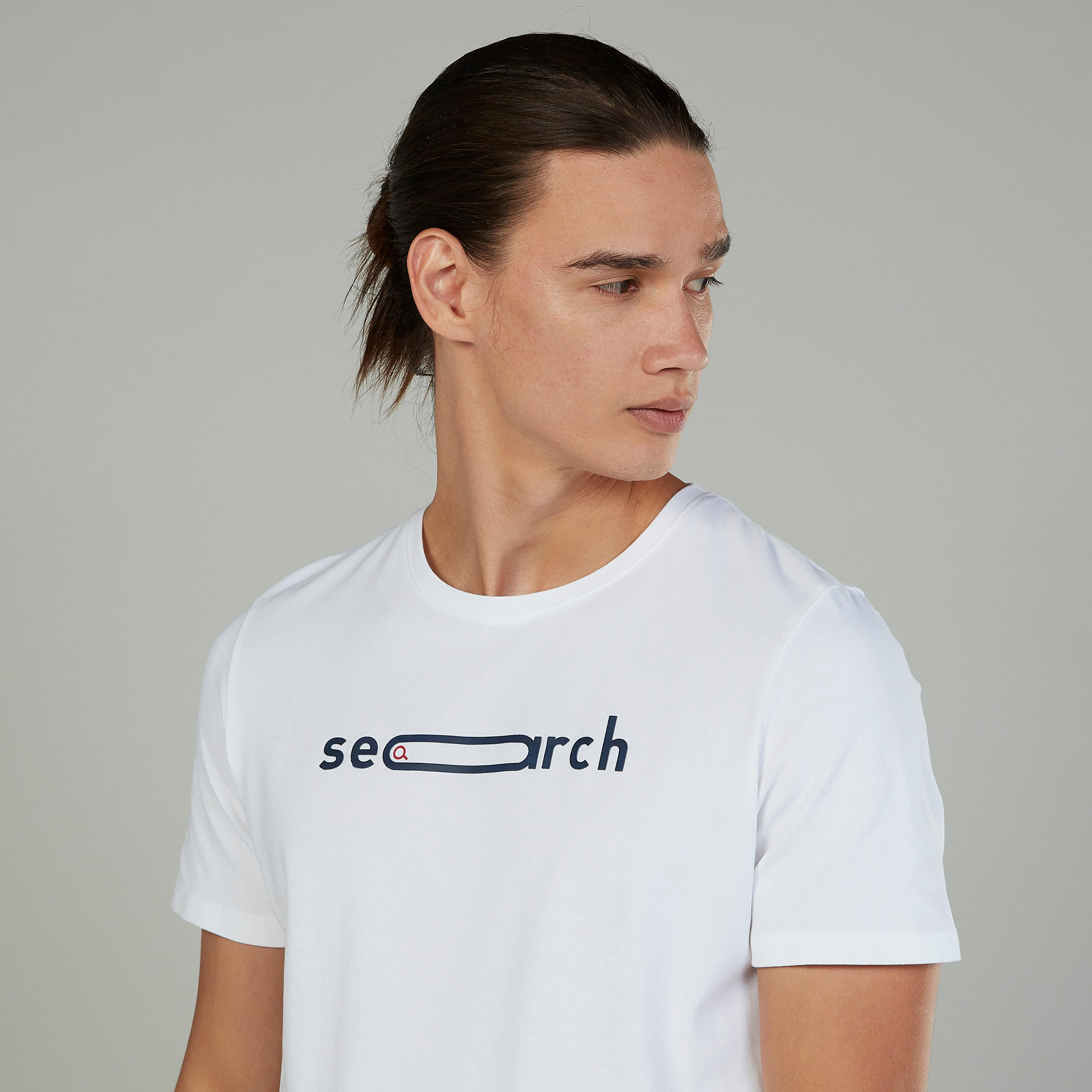 تيشيرت سليم بياقة ضيّقة وأكمام قصيرة وطبعات-men-clothing-tshirtsandpolos-tshirts-image-3