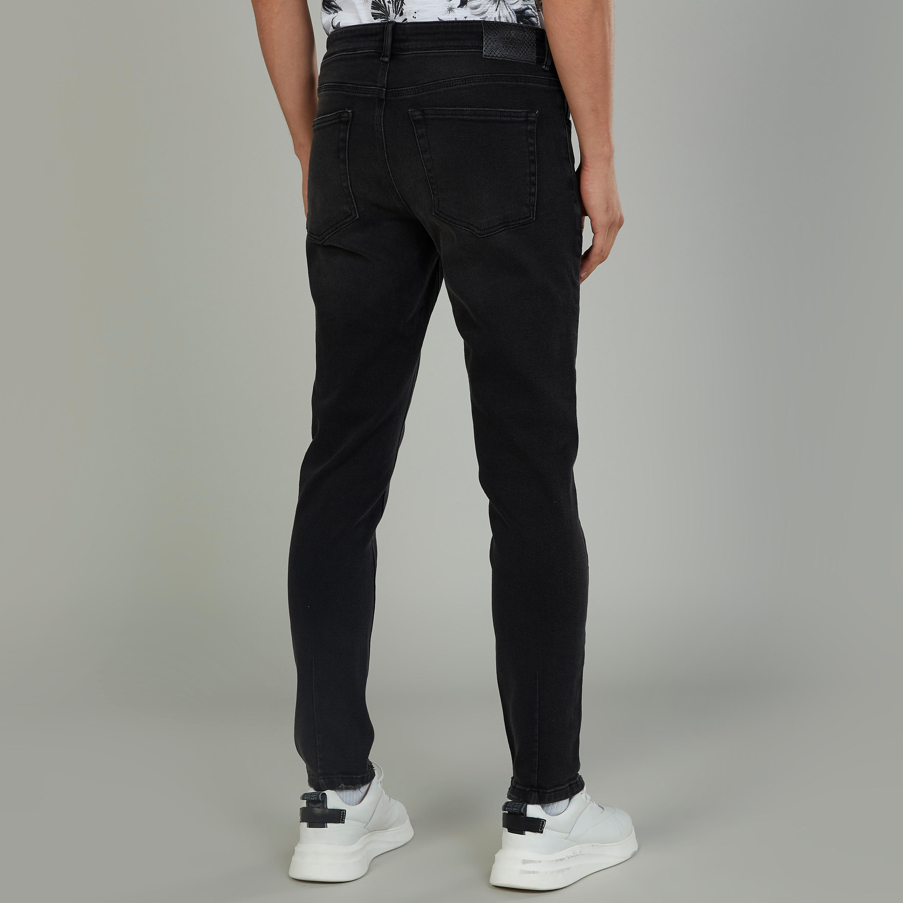 بنطلون جينز سليم بخصر متوسط الارتفاع وجيوب من آيكونيك-men-clothing-bottoms-jeans-image-4