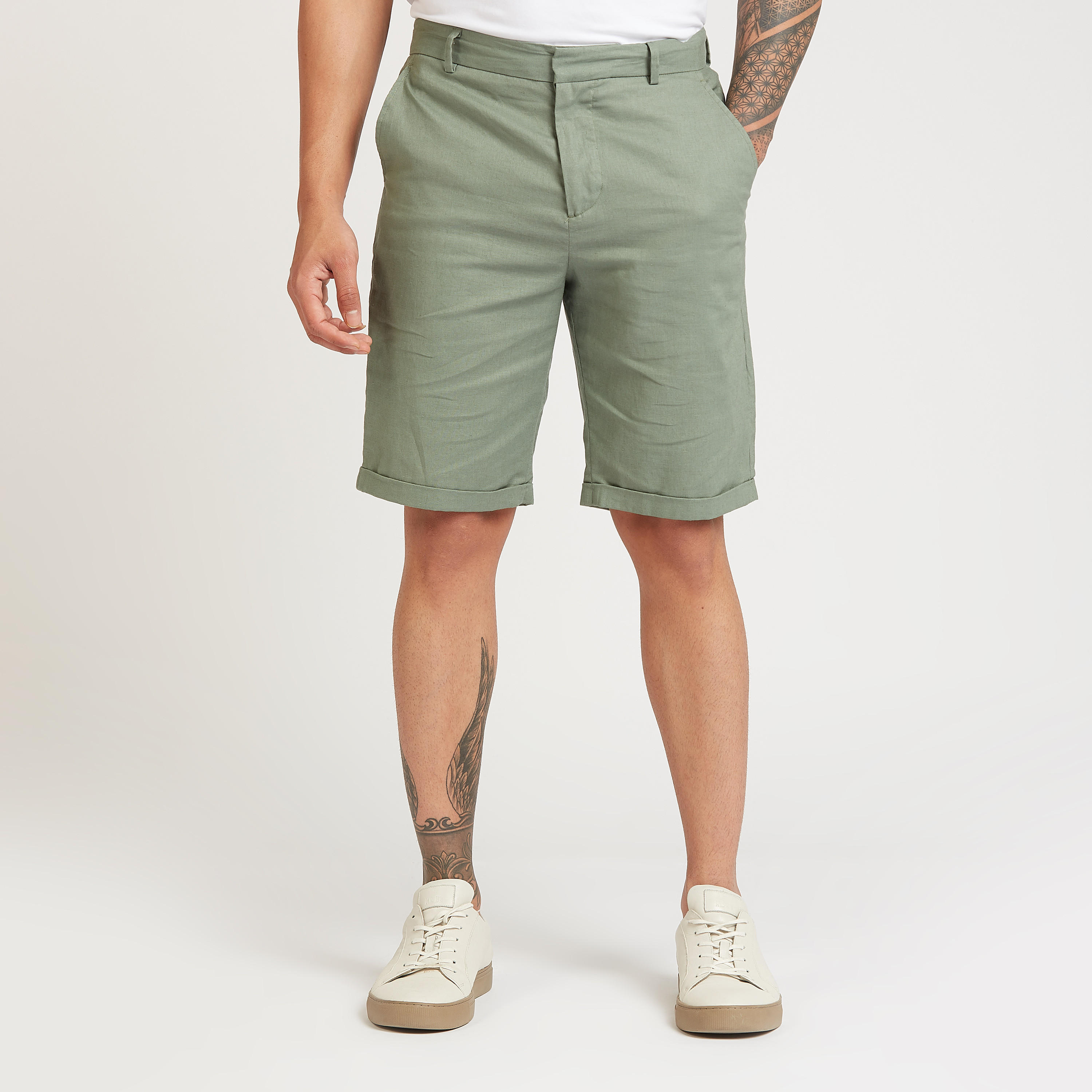 شورت كتّان بقصّة سليم وخصر متوسط الارتفاع وتفاصيل جيوب من آيكونيك-men-clothing-bottoms-shorts-image-1