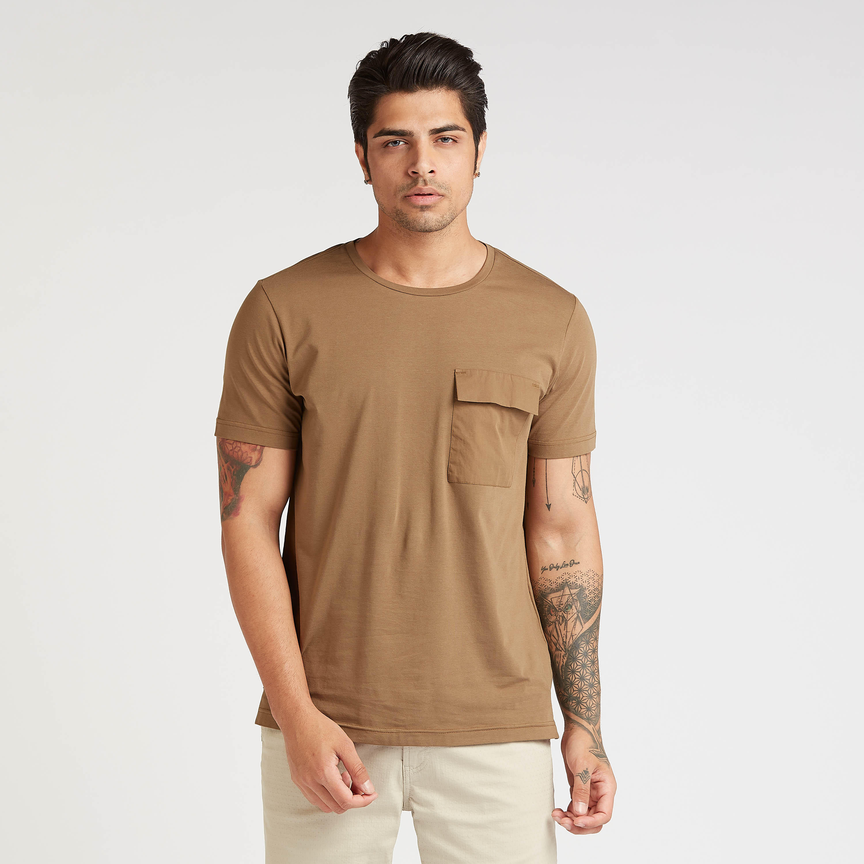 تيشيرت سليم سادة بياقة ضيقة وجيوب بطيّة من آيكونيك-men-clothing-tshirtsandpolos-tshirts-image-5