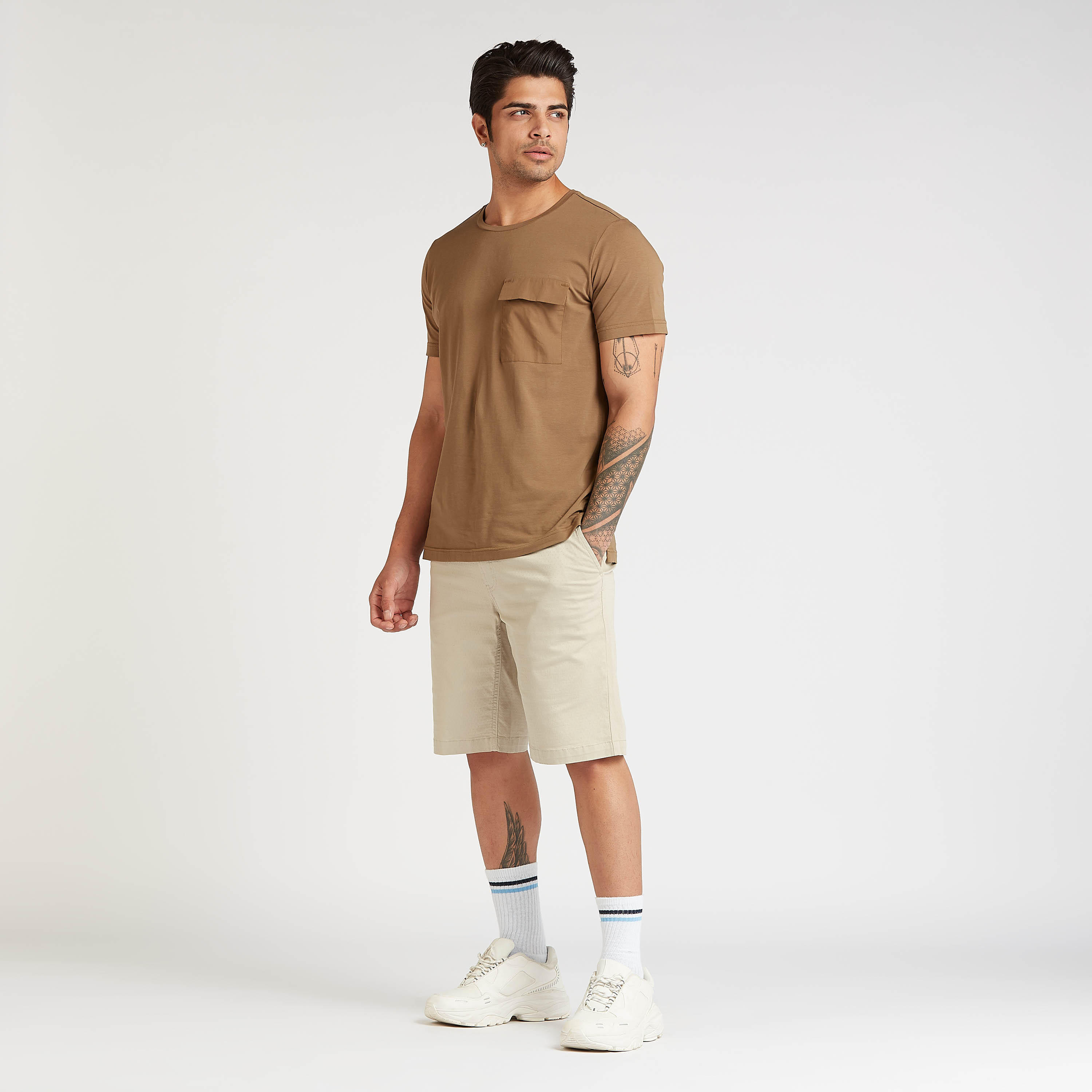 تيشيرت سليم سادة بياقة ضيقة وجيوب بطيّة من آيكونيك-men-clothing-tshirtsandpolos-tshirts-image-4