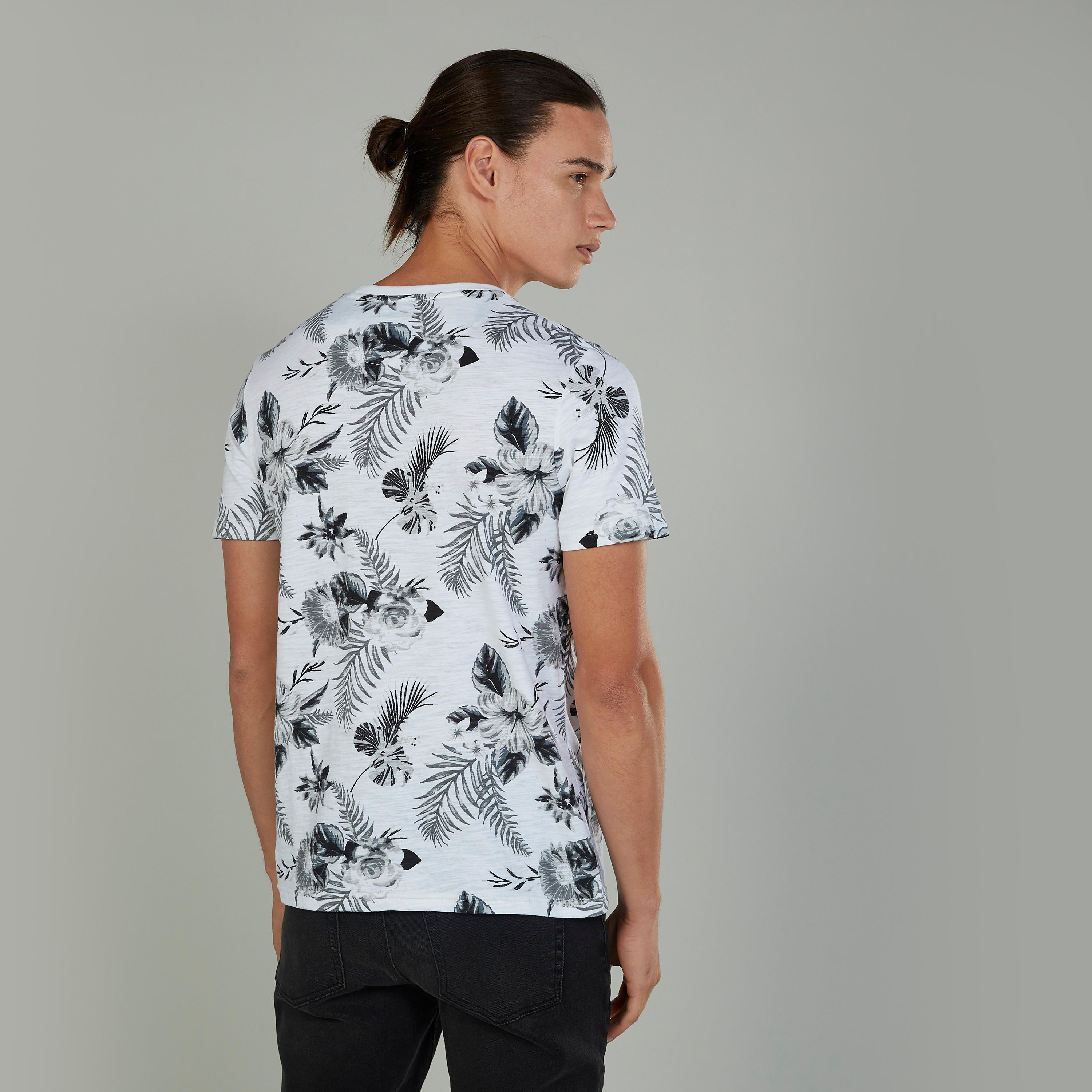 Iconic Print T-shirt with Round Neck and Short Sleeves-men-clothing-tshirtsandpolos-tshirts-image-4