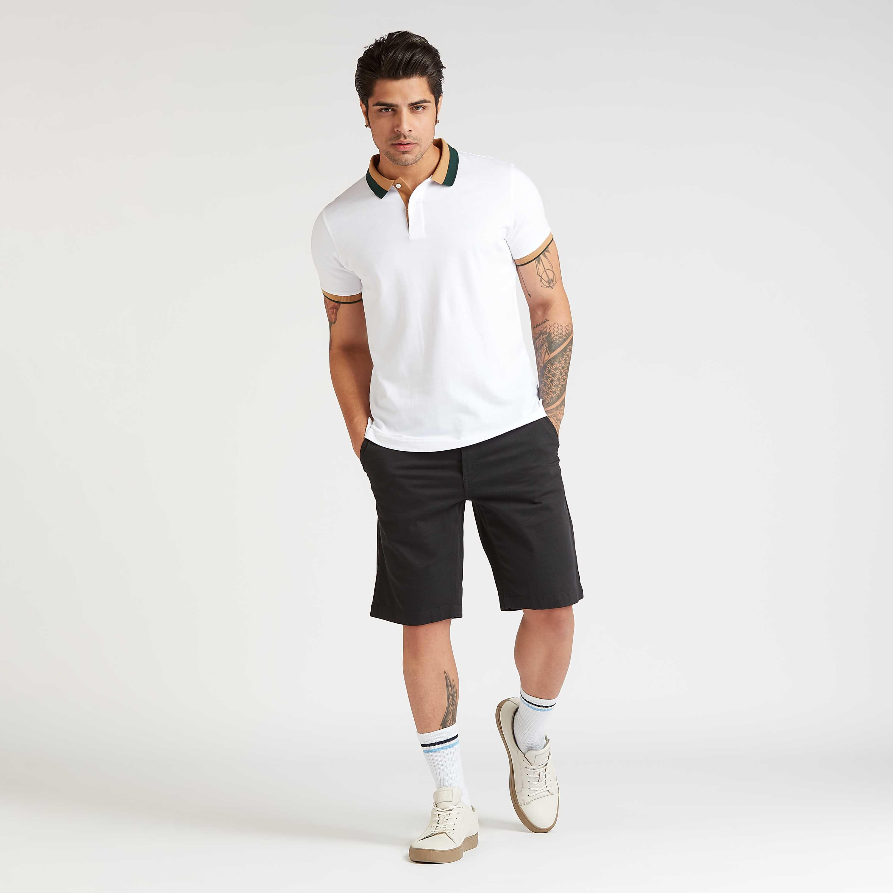 شورت سليم سادة بخصر متوسّط الإرتفاع بجيوب و عراوي حزام من آيكونيك-men-clothing-bottoms-shorts-image-3