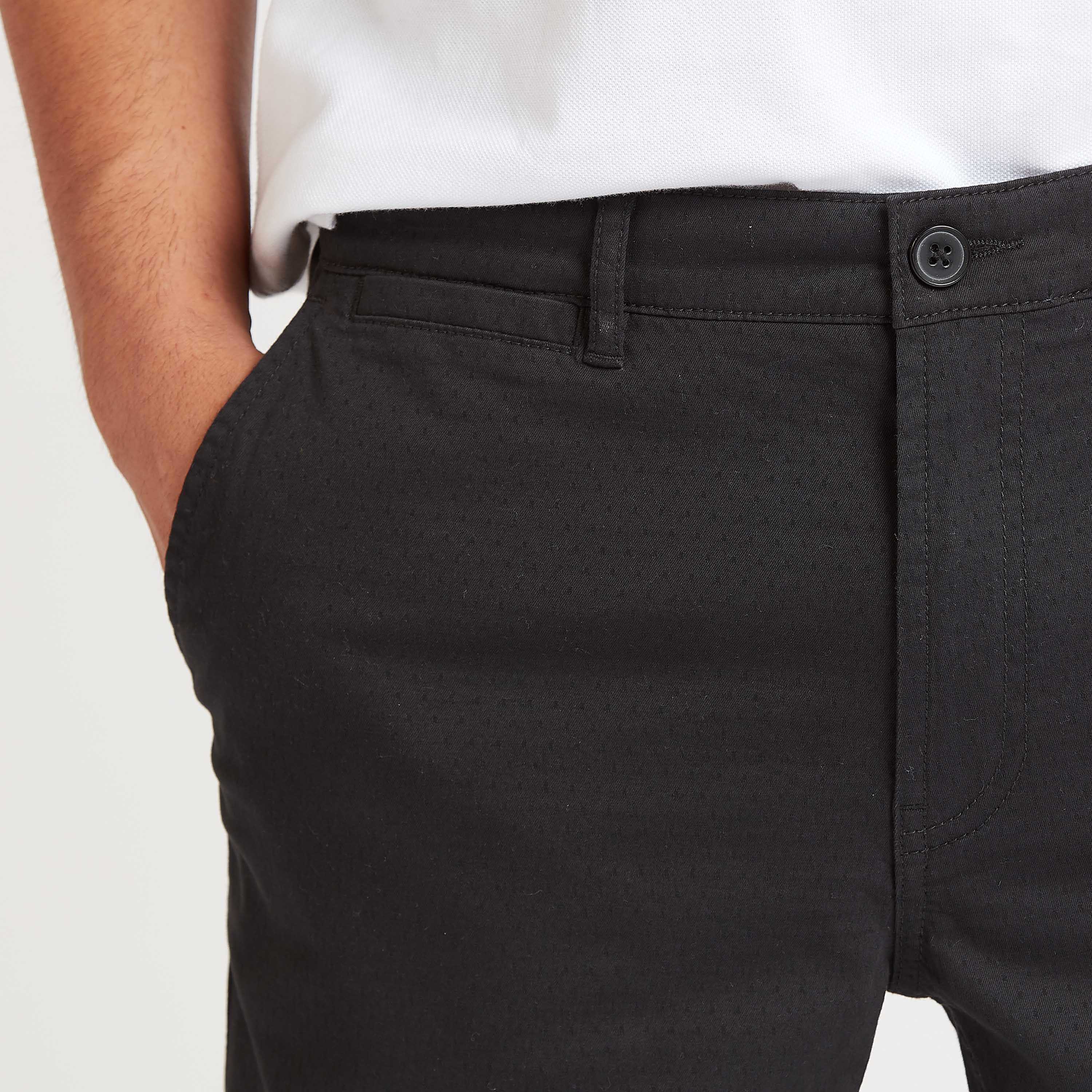 شورت سليم سادة بخصر متوسّط الإرتفاع بجيوب و عراوي حزام من آيكونيك-men-clothing-bottoms-shorts-image-2