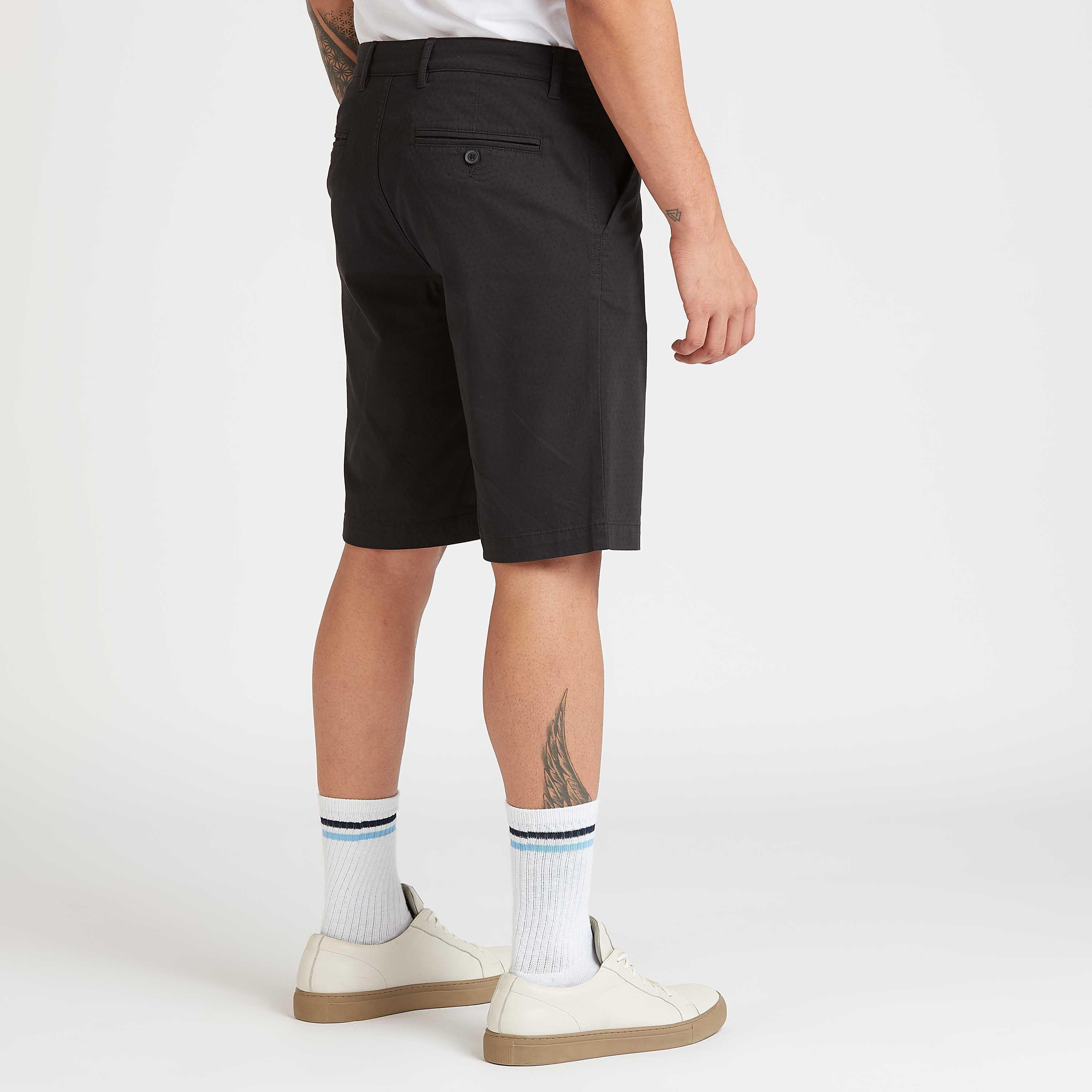 شورت سليم سادة بخصر متوسّط الإرتفاع بجيوب و عراوي حزام من آيكونيك-men-clothing-bottoms-shorts-image-1