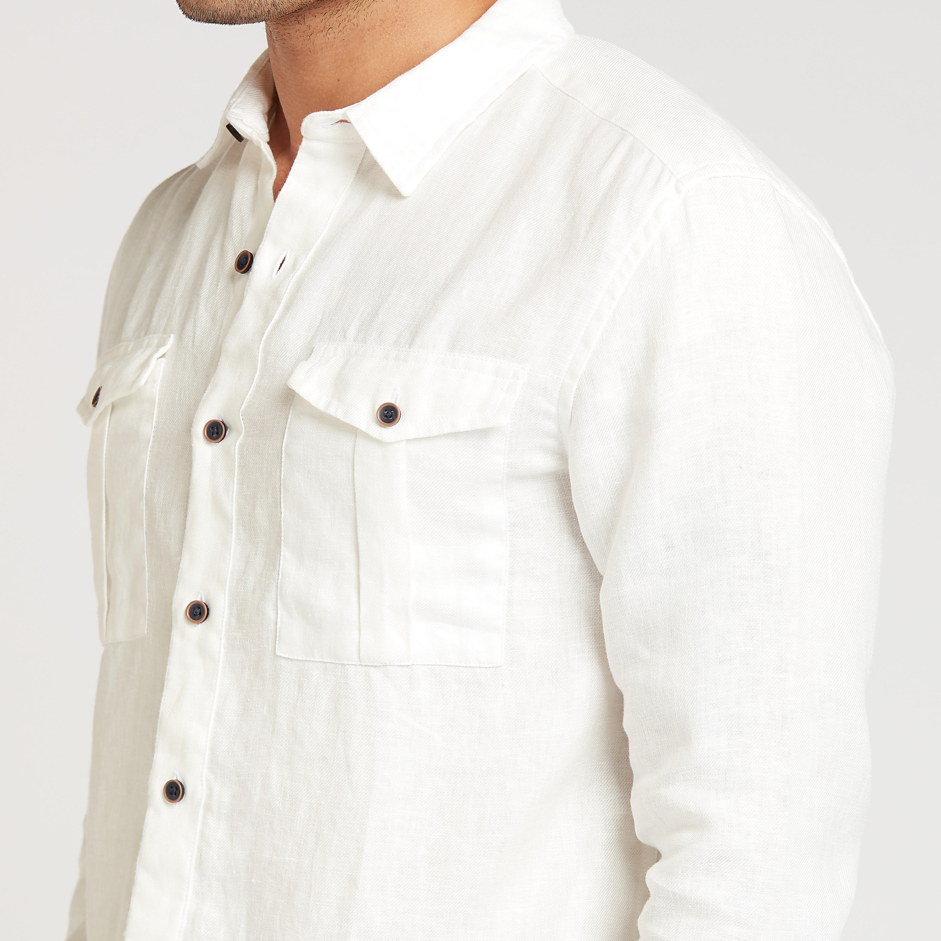 قميص كتّان بارز الملمس بأكمام طويلة وجيوب بطيّة من آيكونيك-men-clothing-shirts-image-3
