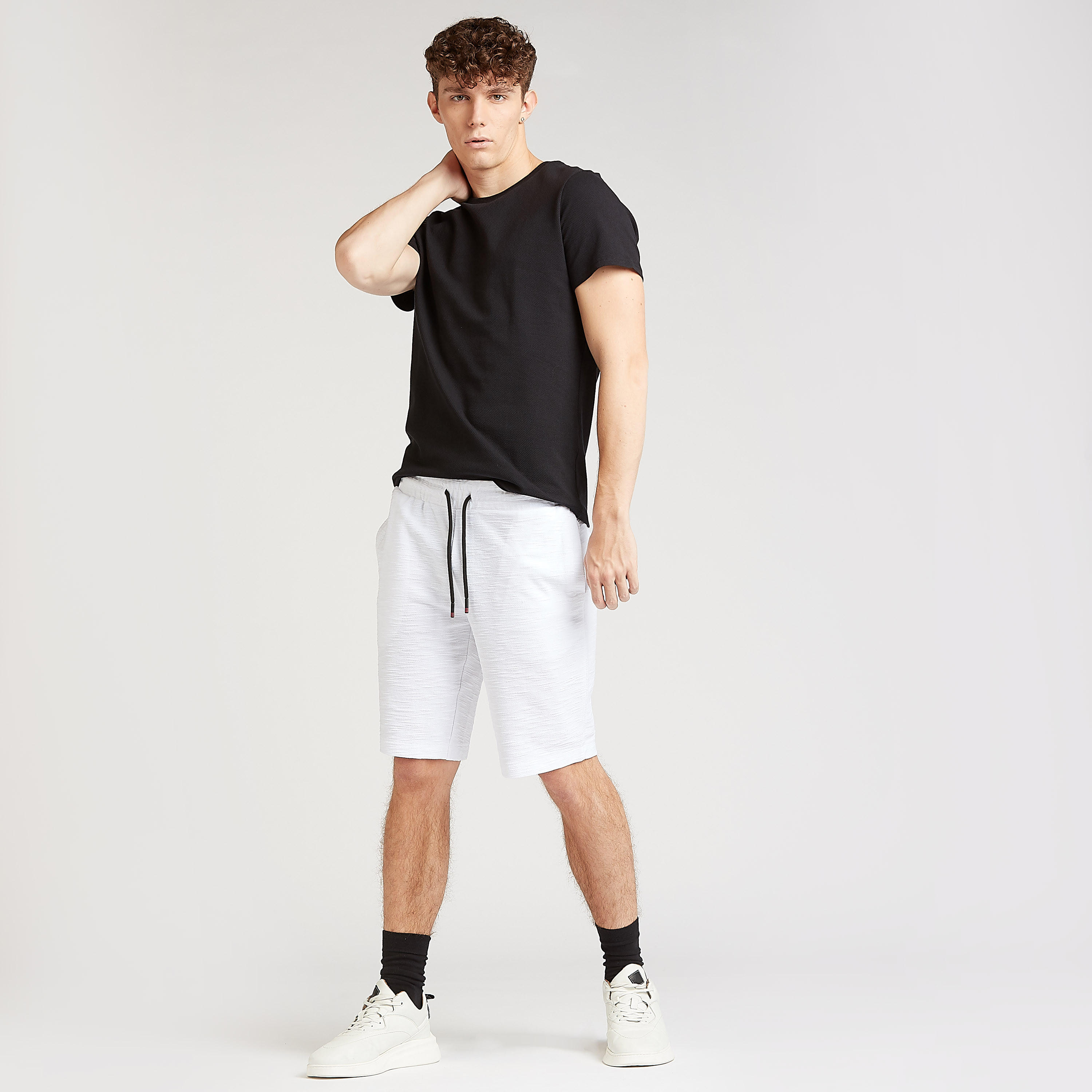 تيشيرت مستدام بارز الملمس بياقة ضيّقة وأكمام قصيرة من آيكونيك-men-clothing-tshirtsandpolos-tshirts-image-2