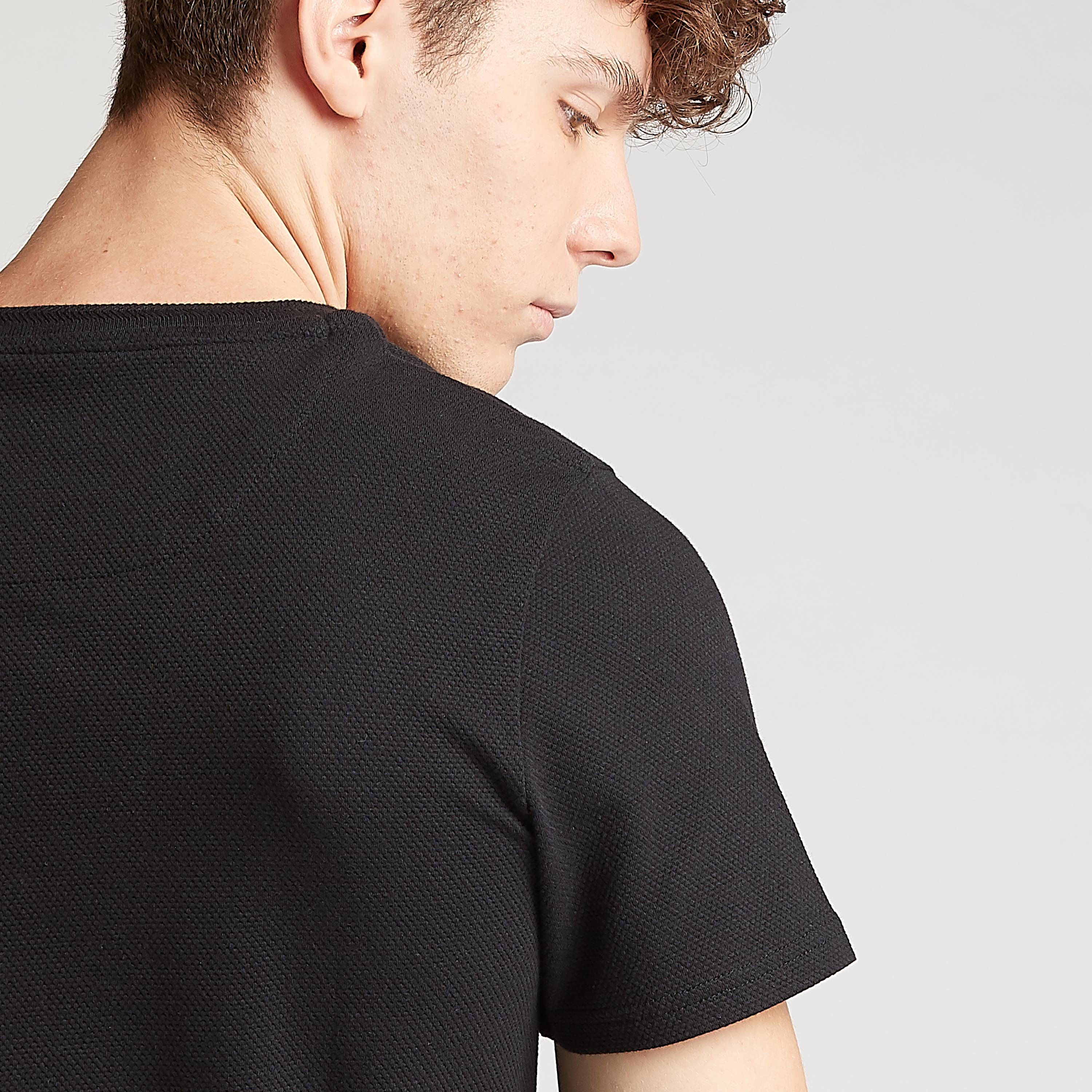 تيشيرت مستدام بارز الملمس بياقة ضيّقة وأكمام قصيرة من آيكونيك-men-clothing-tshirtsandpolos-tshirts-image-3