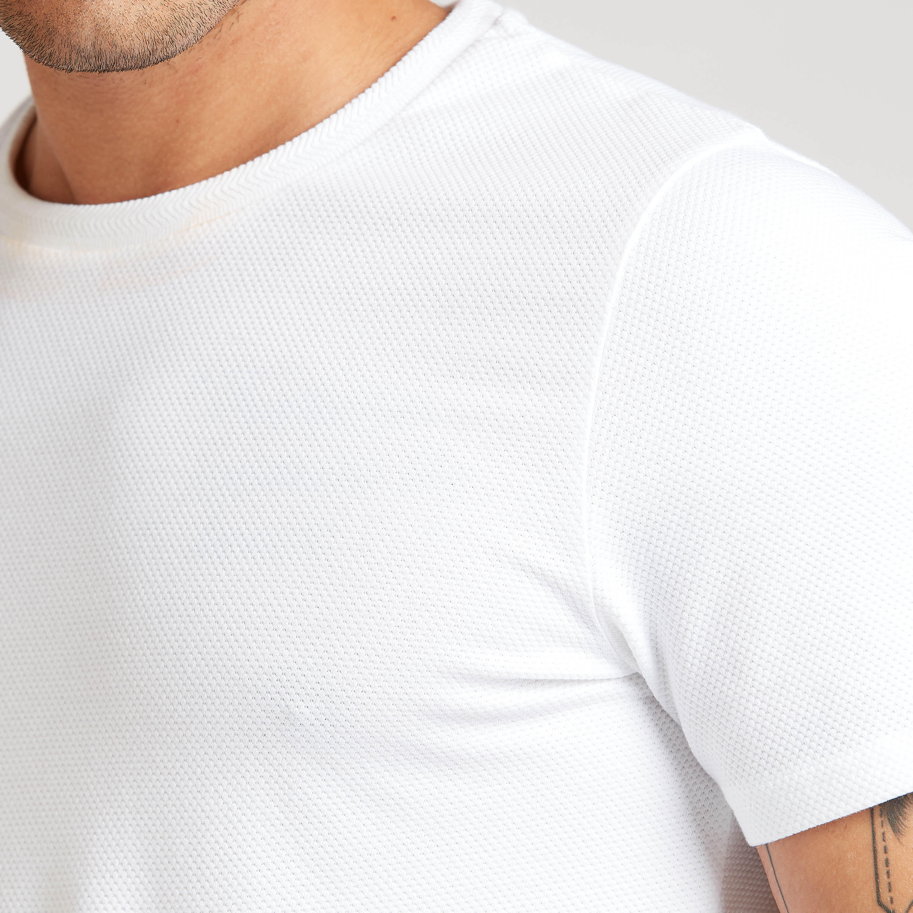 تيشيرت مستدام بارز الملمس بياقة ضيّقة وأكمام قصيرة من آيكونيك-men-clothing-tshirtsandpolos-tshirts-image-7