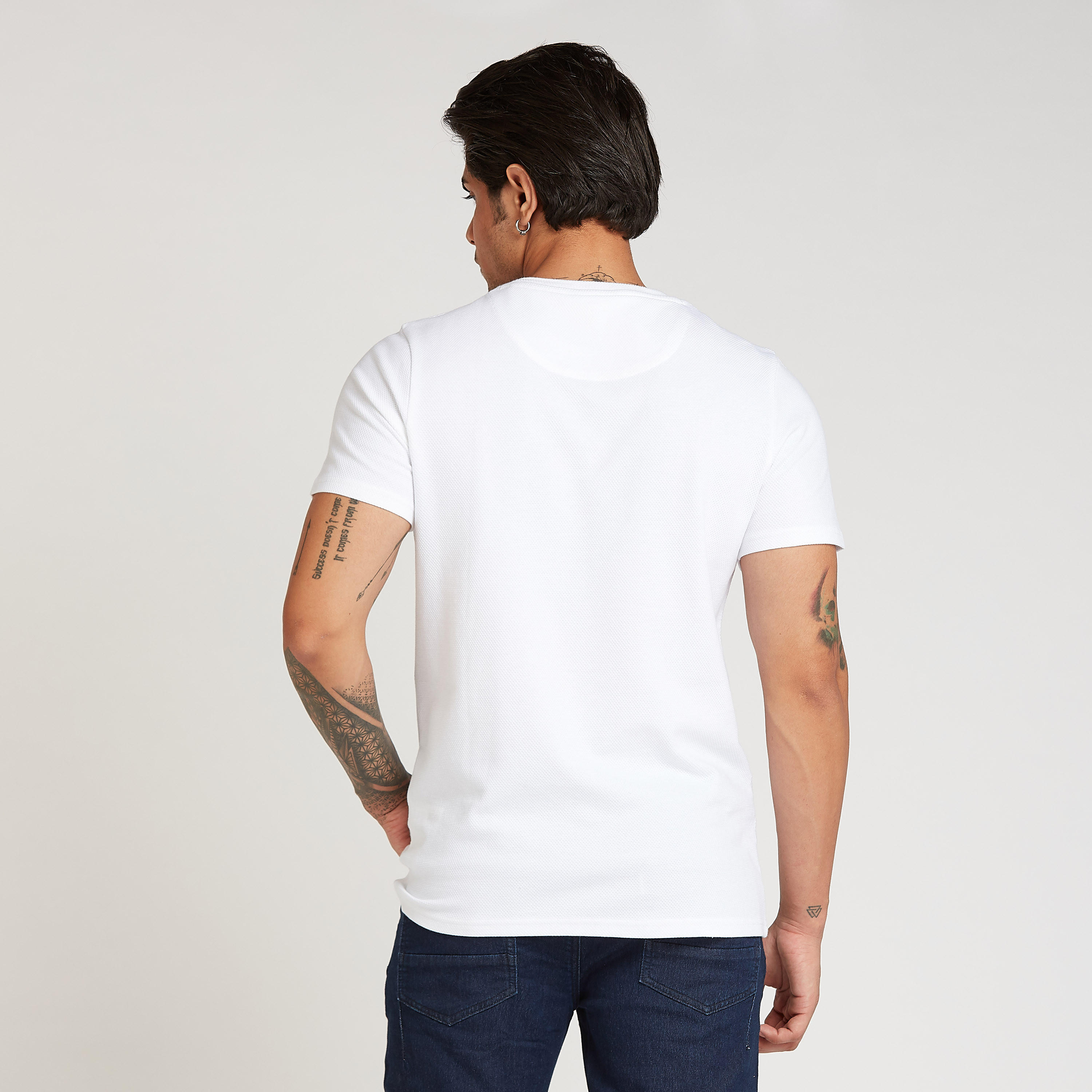 تيشيرت مستدام بارز الملمس بياقة ضيّقة وأكمام قصيرة من آيكونيك-men-clothing-tshirtsandpolos-tshirts-image-8
