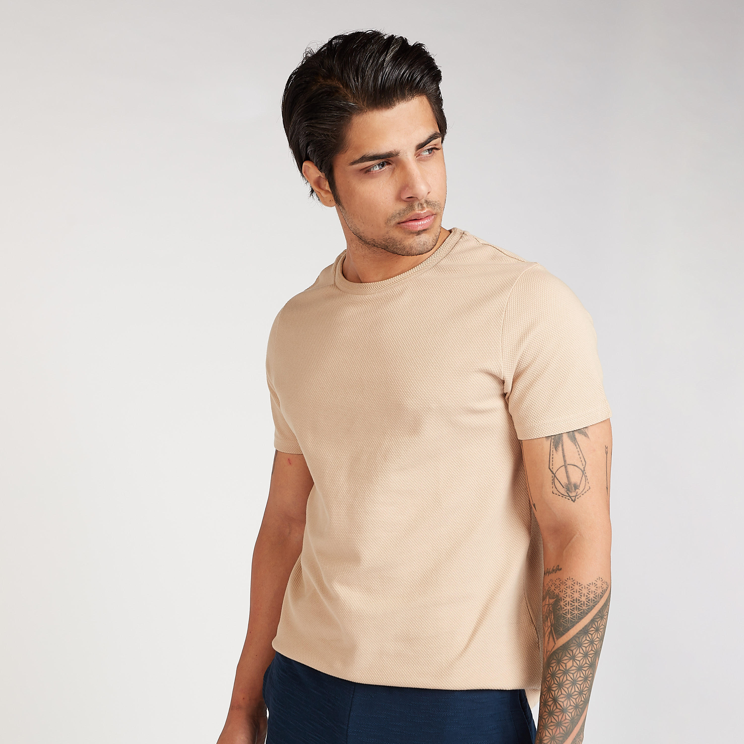 تيشيرت مستدام بارز الملمس بياقة ضيّقة وأكمام قصيرة من آيكونيك-men-clothing-tshirtsandpolos-tshirts-image-9