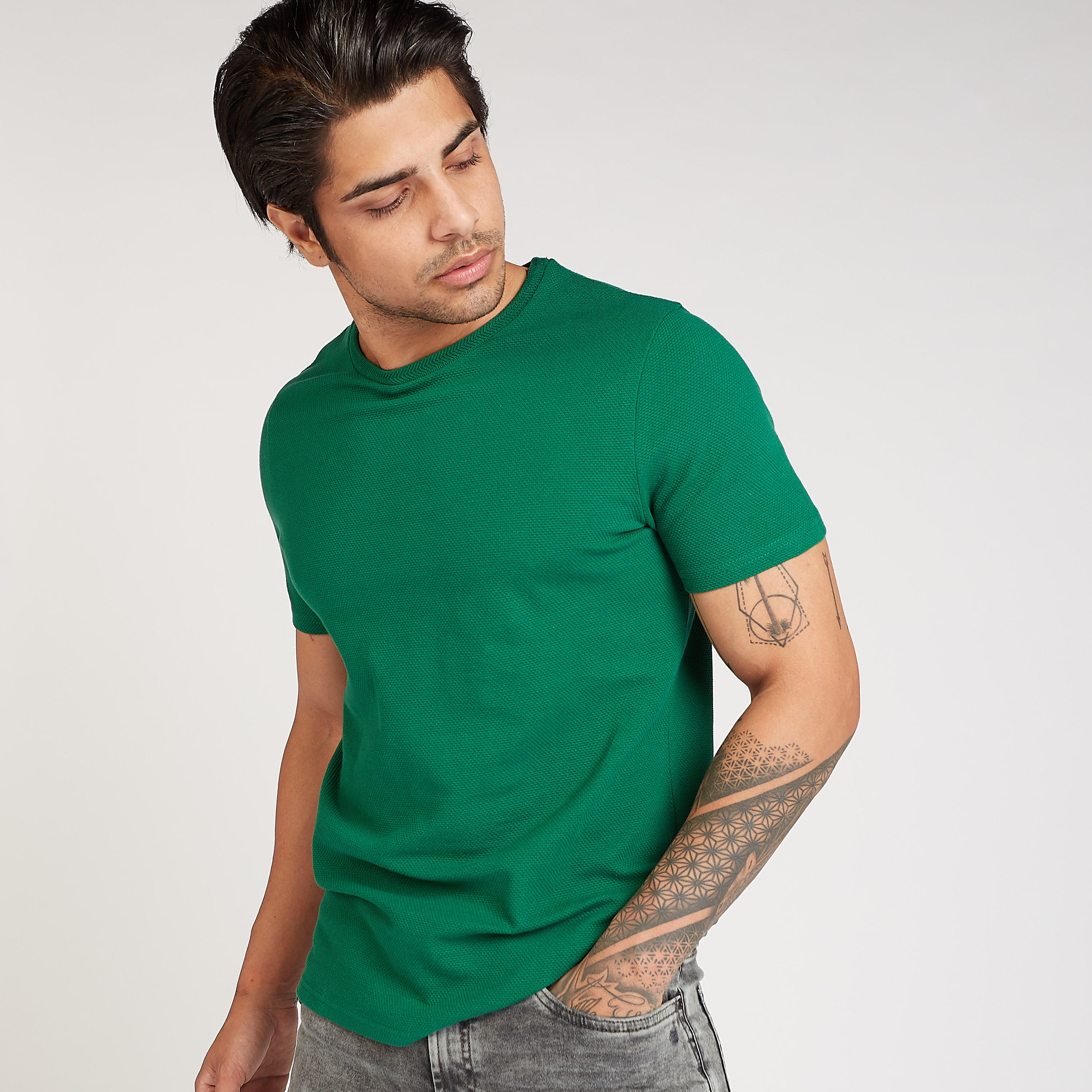 تيشيرت مستدام بارز الملمس بياقة ضيّقة وأكمام قصيرة من آيكونيك-men-clothing-tshirtsandpolos-tshirts-image-14