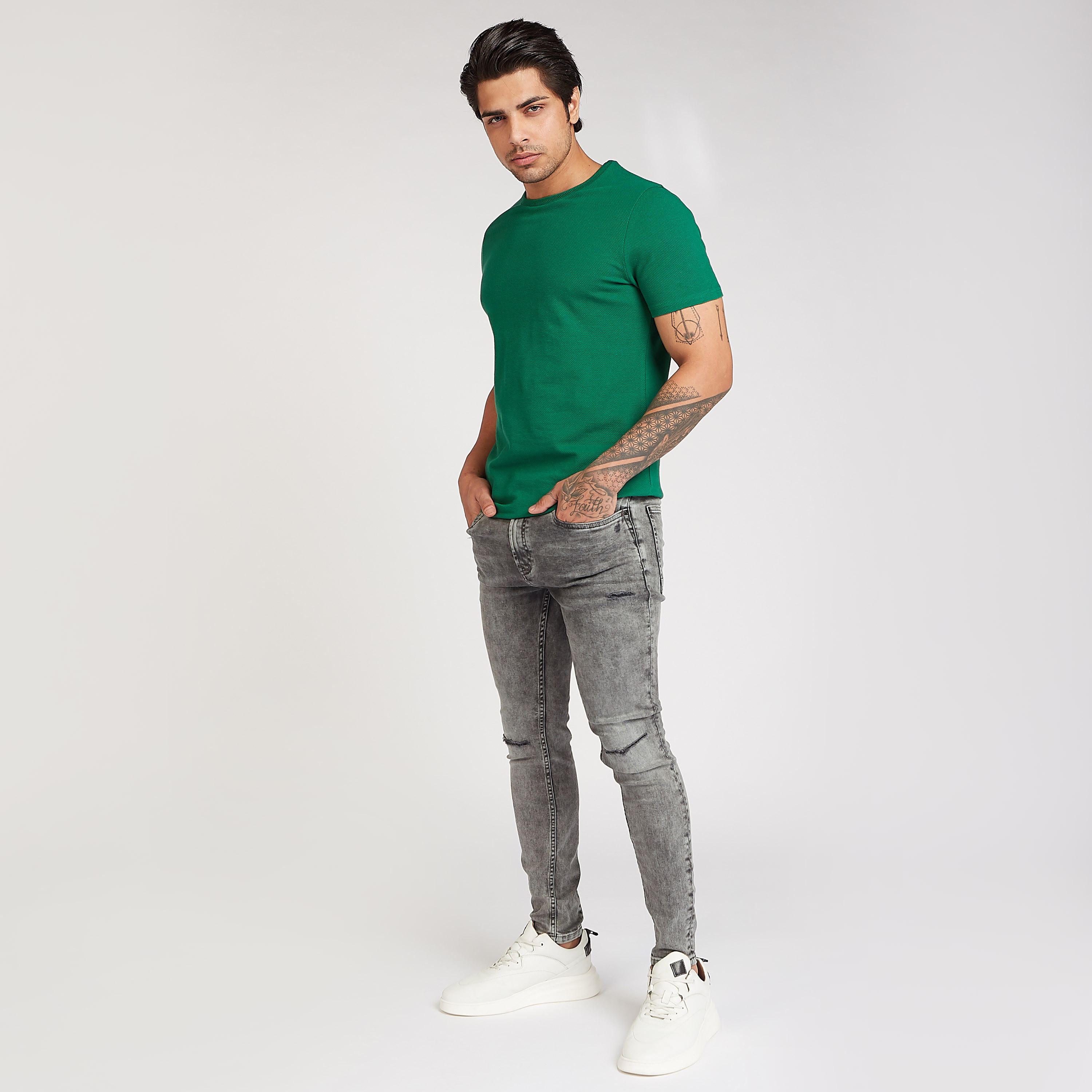 تيشيرت مستدام بارز الملمس بياقة ضيّقة وأكمام قصيرة من آيكونيك-men-clothing-tshirtsandpolos-tshirts-image-15