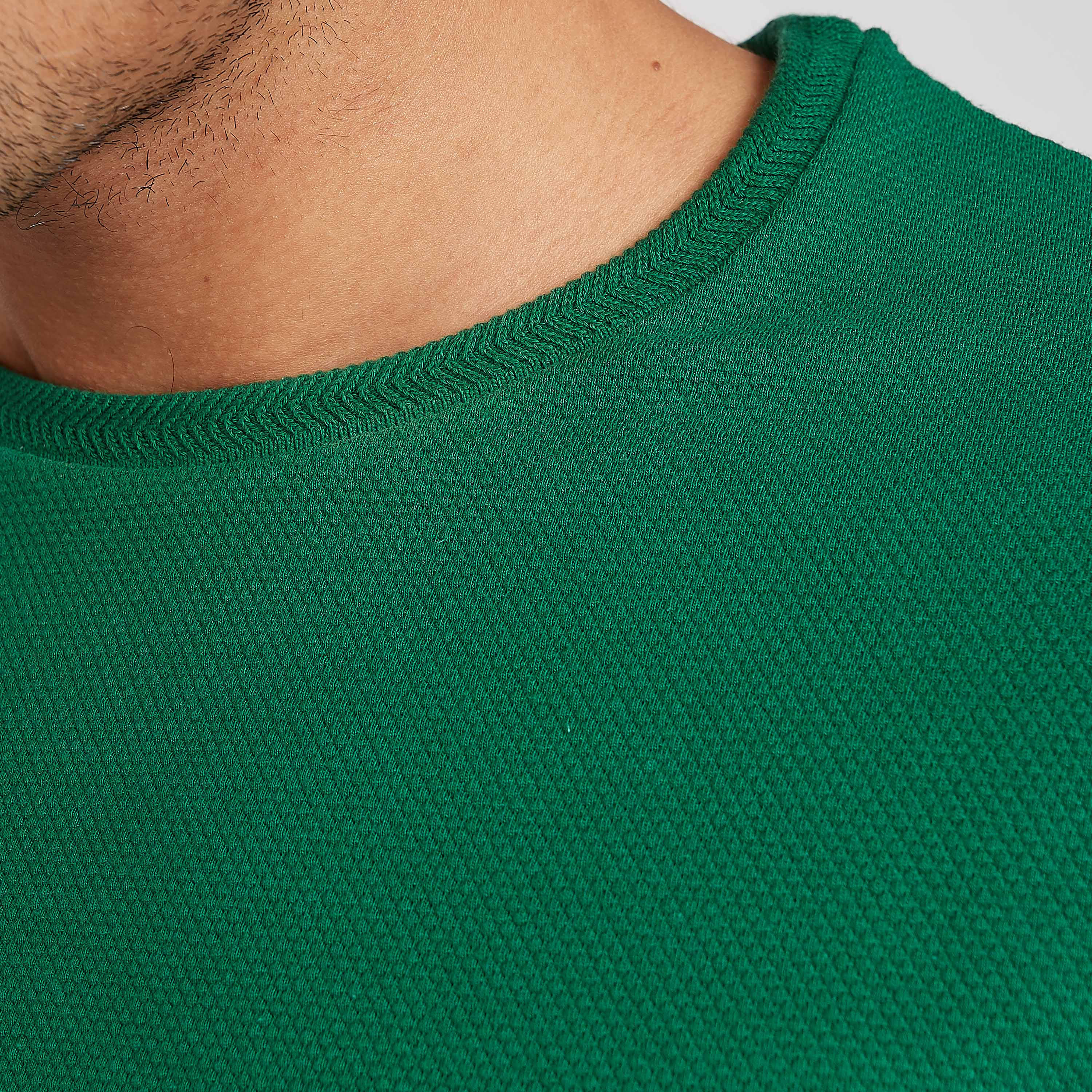 تيشيرت مستدام بارز الملمس بياقة ضيّقة وأكمام قصيرة من آيكونيك-men-clothing-tshirtsandpolos-tshirts-image-16