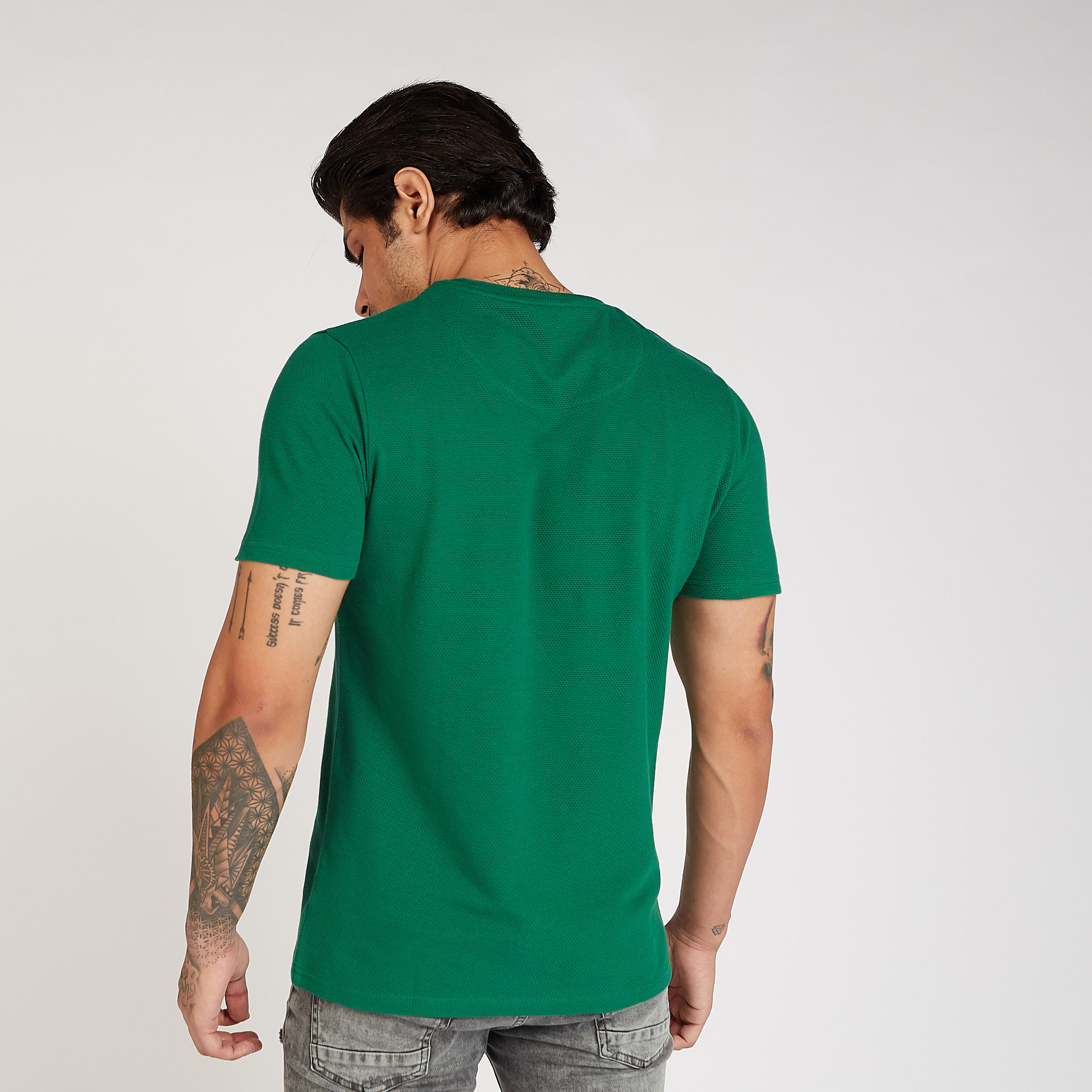 تيشيرت مستدام بارز الملمس بياقة ضيّقة وأكمام قصيرة من آيكونيك-men-clothing-tshirtsandpolos-tshirts-image-17