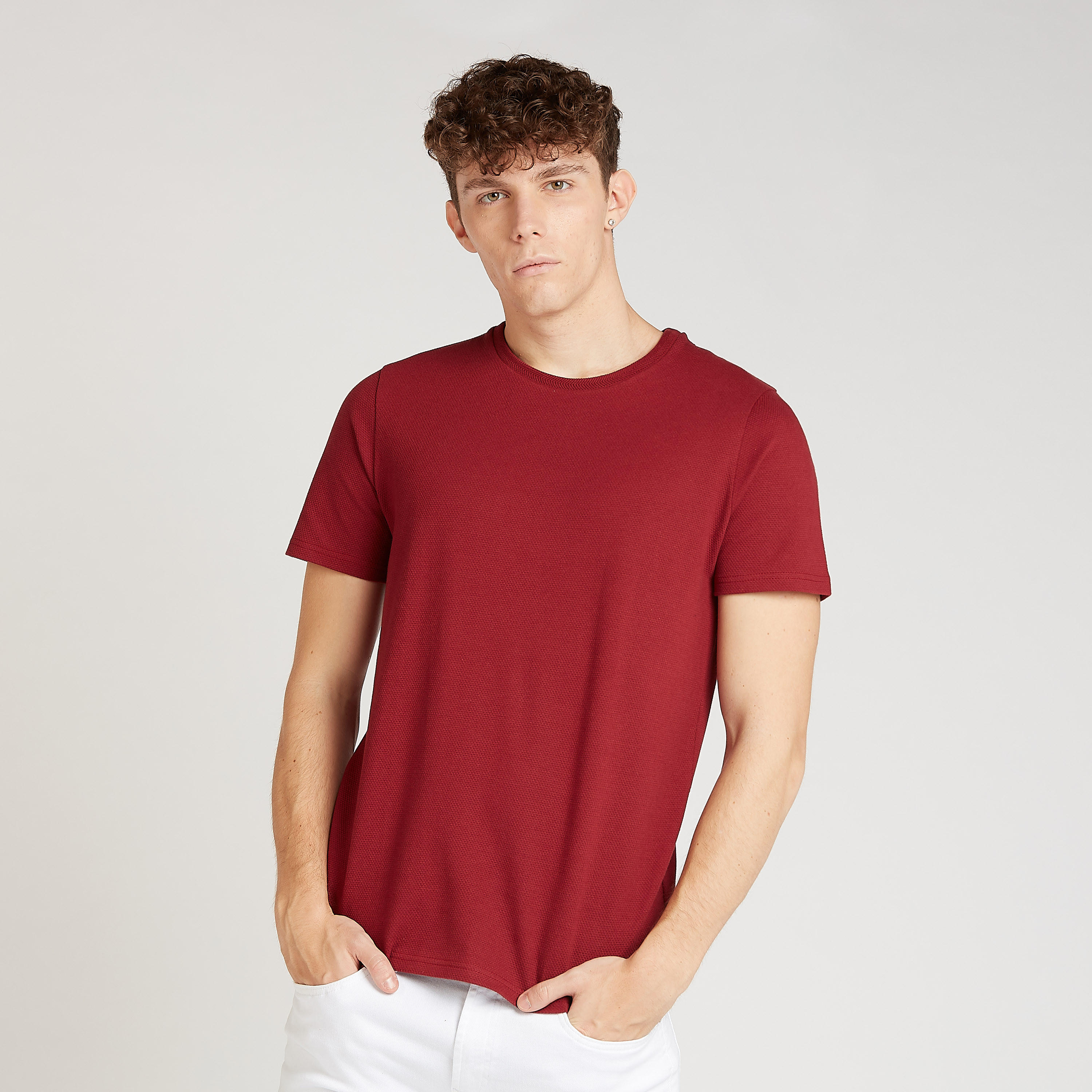 تيشيرت مستدام بارز الملمس بياقة ضيّقة وأكمام قصيرة من آيكونيك-men-clothing-tshirtsandpolos-tshirts-image-18