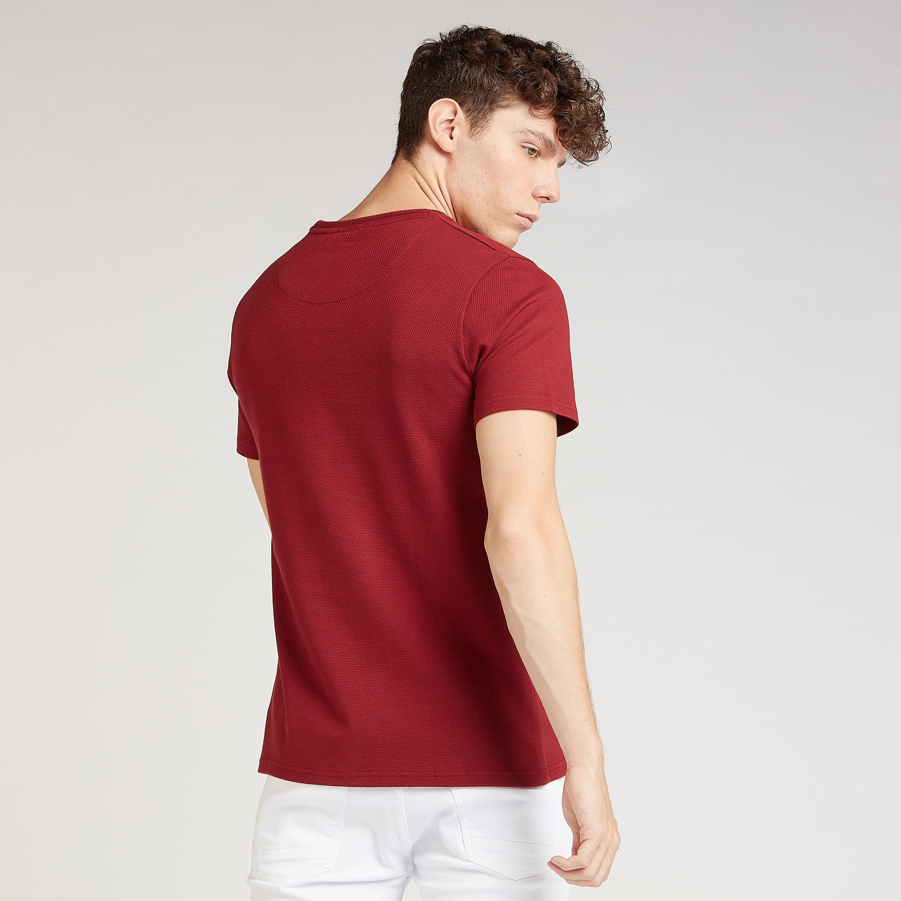 تيشيرت مستدام بارز الملمس بياقة ضيّقة وأكمام قصيرة من آيكونيك-men-clothing-tshirtsandpolos-tshirts-image-21