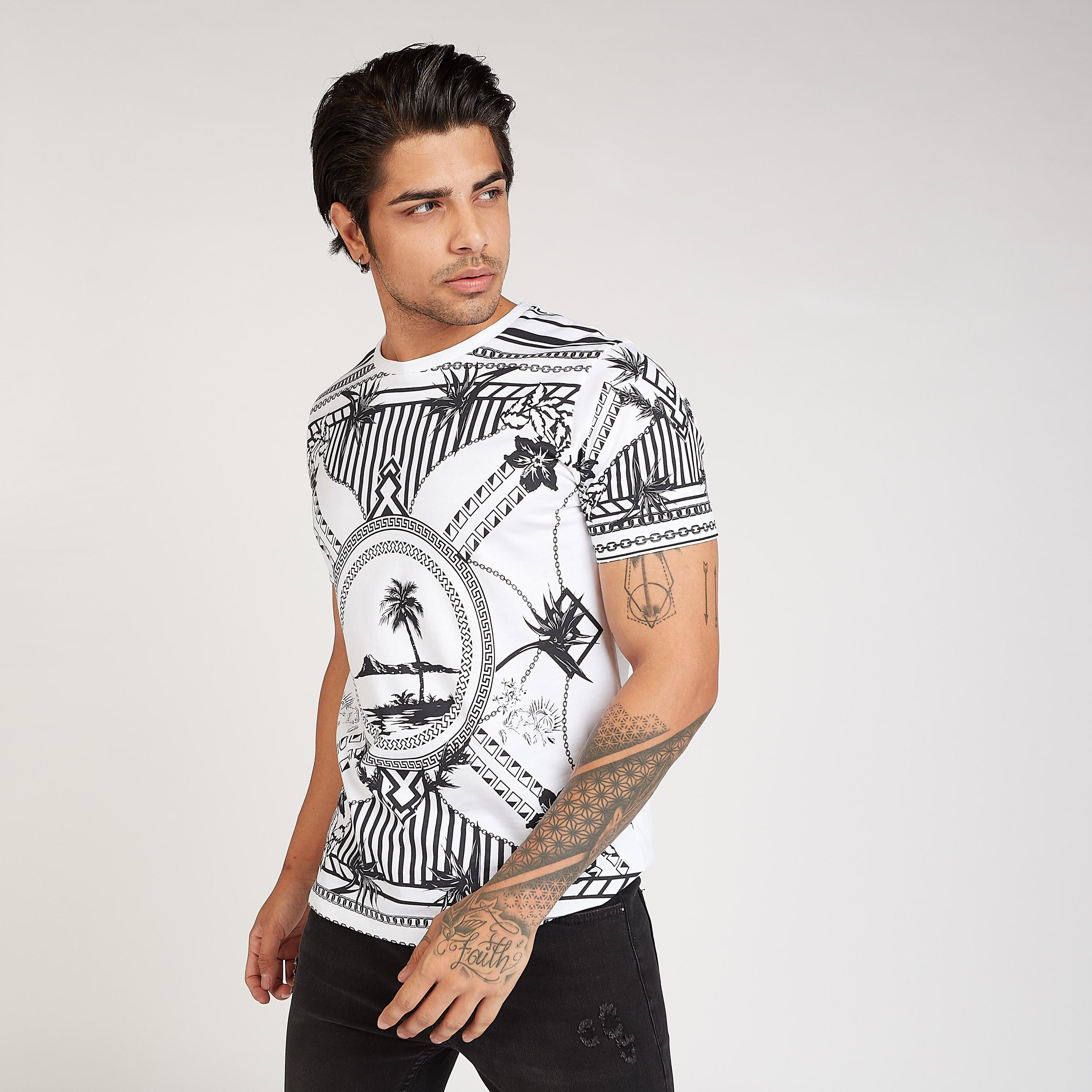 تيشيرت مستدام سليم بياقة ضيقة وطبعات من آيكونيك-men-clothing-tshirtsandpolos-tshirts-image-1