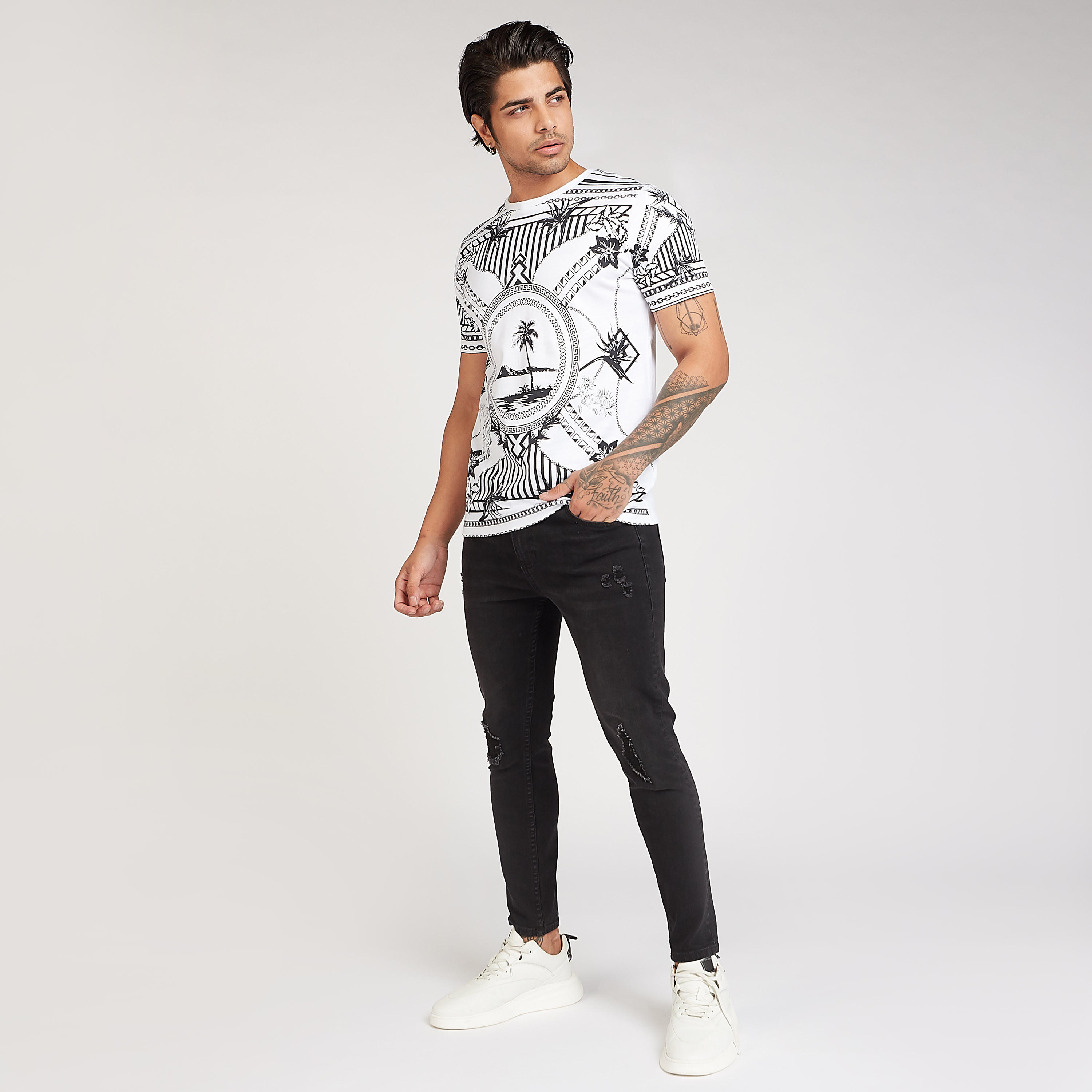 تيشيرت مستدام سليم بياقة ضيقة وطبعات من آيكونيك-men-clothing-tshirtsandpolos-tshirts-image-2