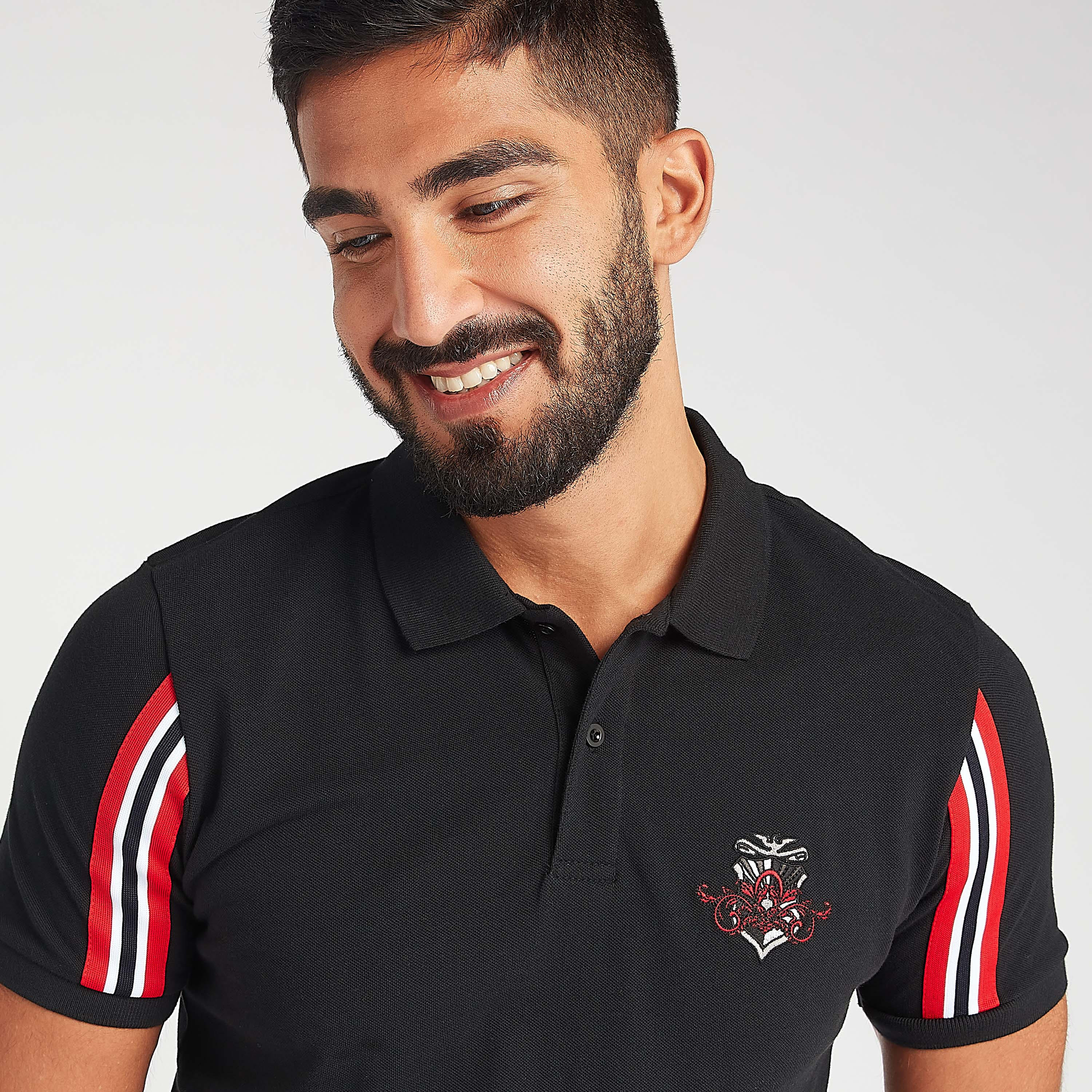 تيشيرت بولو مستدام بأكمام قصيرة وتفاصيل مخططة من آيكونيك-men-clothing-tshirtsandpolos-polos-image-4