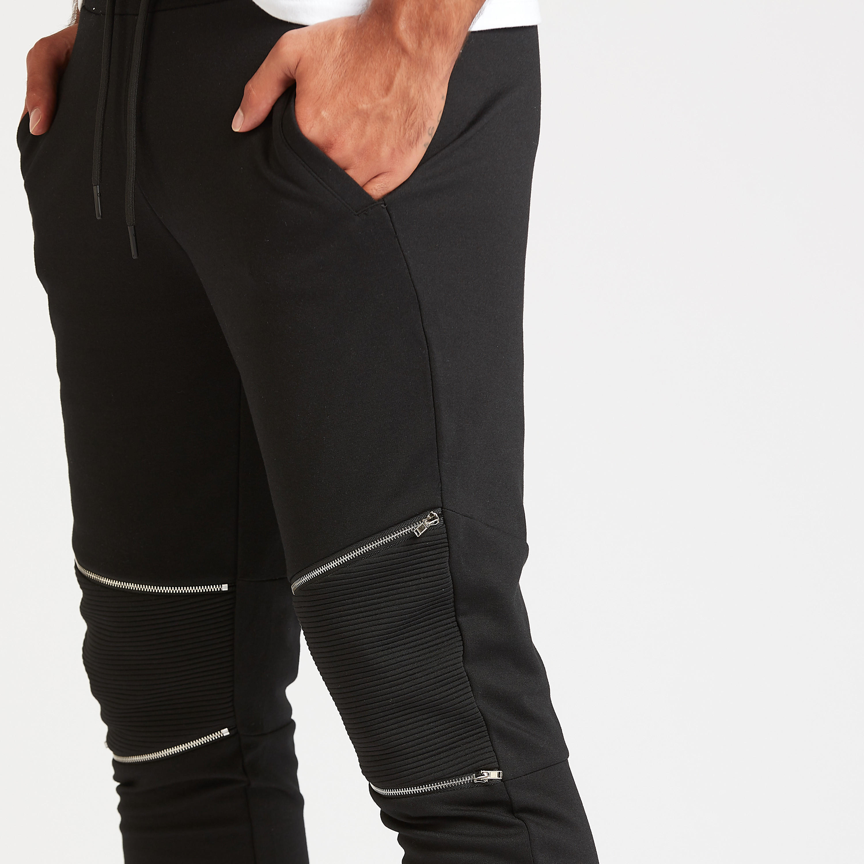 بنطلون رياضي سليم بخصر متوسط الارتفاع وتفاصيل جيوب ورباط-men-clothing-bottoms-joggers-image-3