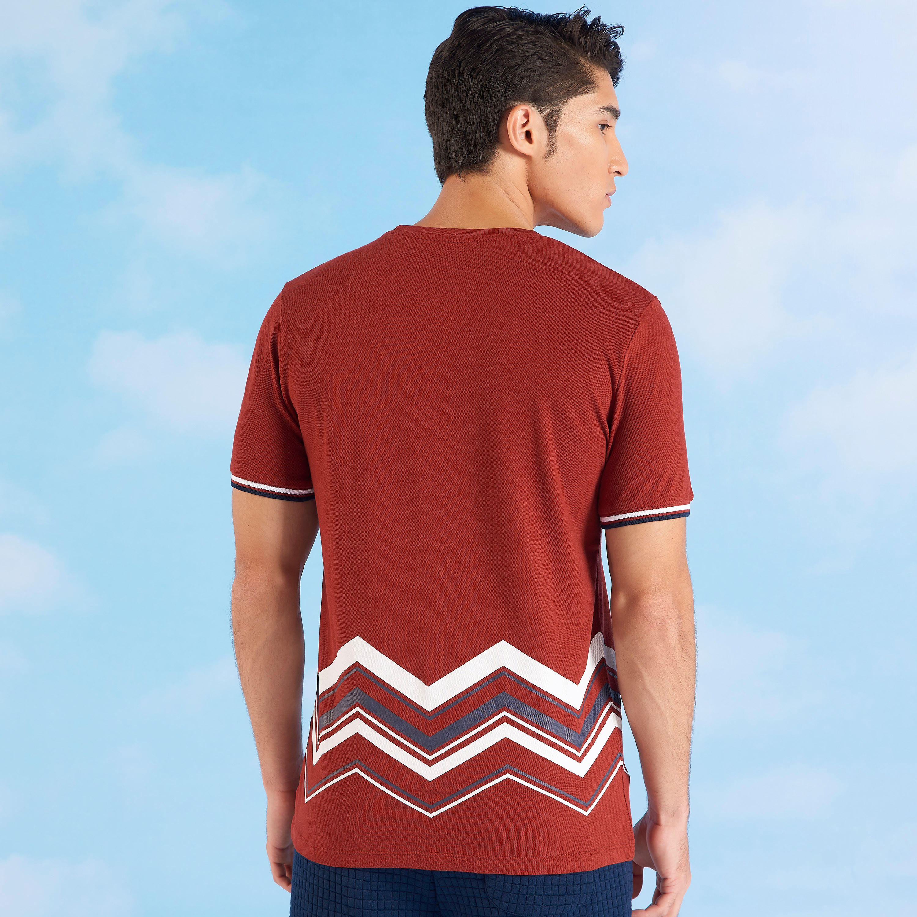 تيشيرت مستدام بقصّة سليم وياقة ضيقة وأكمام قصيرة وطبعات-men-clothing-tshirtsandpolos-tshirts-image-6