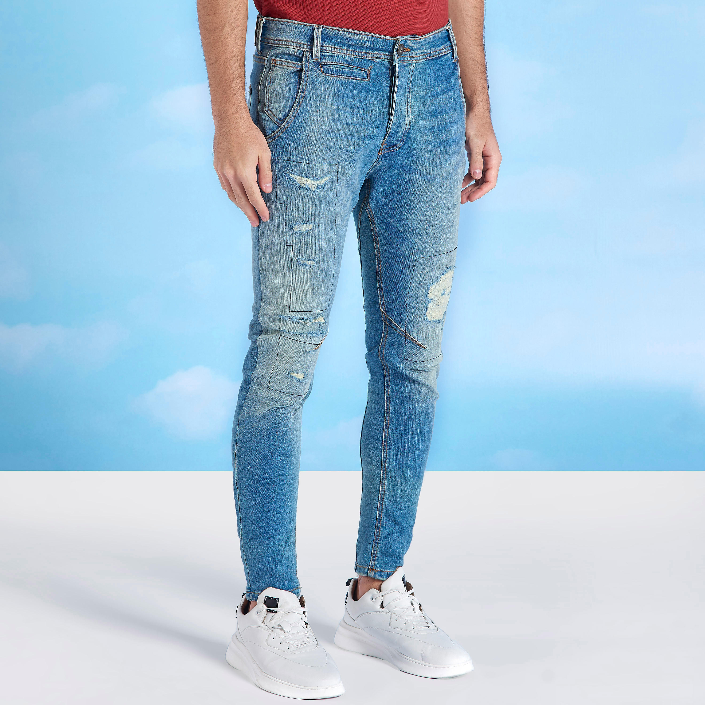 بنطلون جينز سليم فيت ممزّق بخصر متوسّط الارتفاع وجيوب وعراوي حزام من آيكونيك-men-clothing-bottoms-jeans-image-1