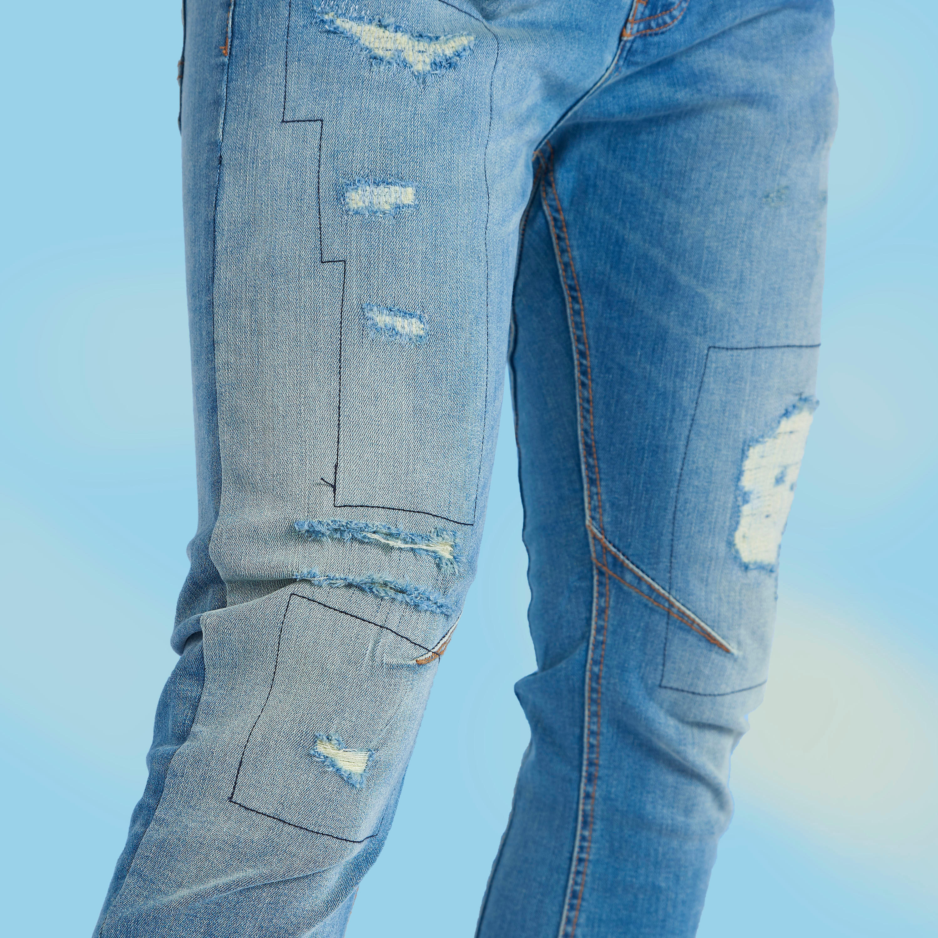 بنطلون جينز سليم فيت ممزّق بخصر متوسّط الارتفاع وجيوب وعراوي حزام من آيكونيك-men-clothing-bottoms-jeans-image-5