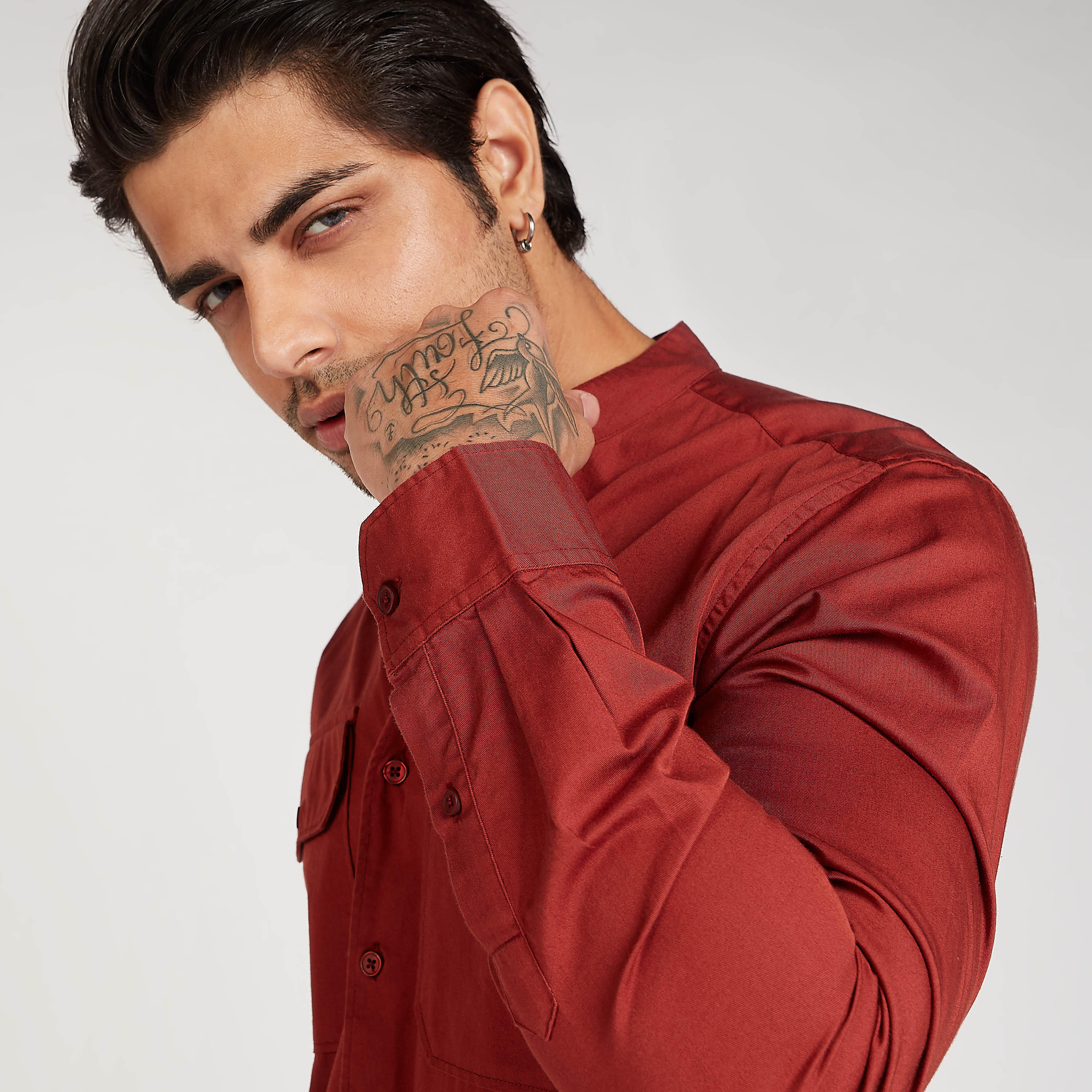 قميص مستدام سادة بياقة عادية وأكمام طويلة من آيكونيك-men-clothing-shirts-image-3